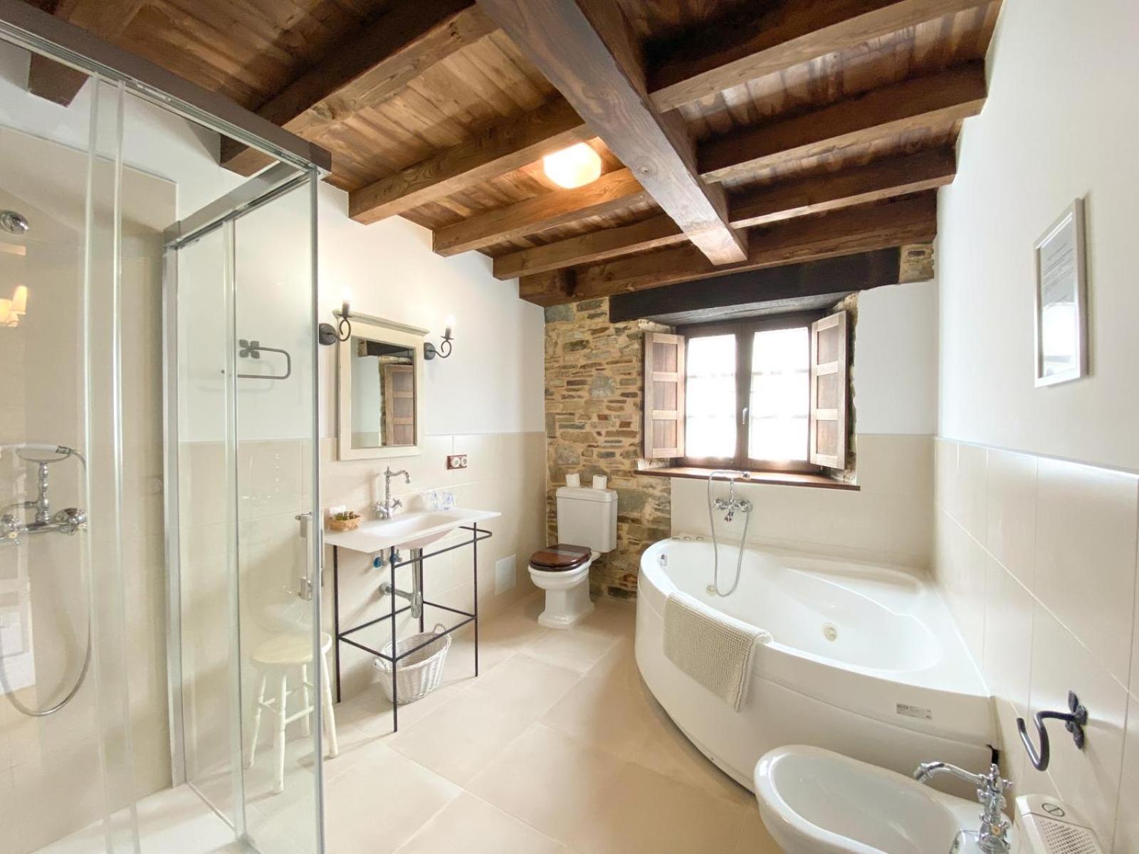 Queen Room with Spa Bath