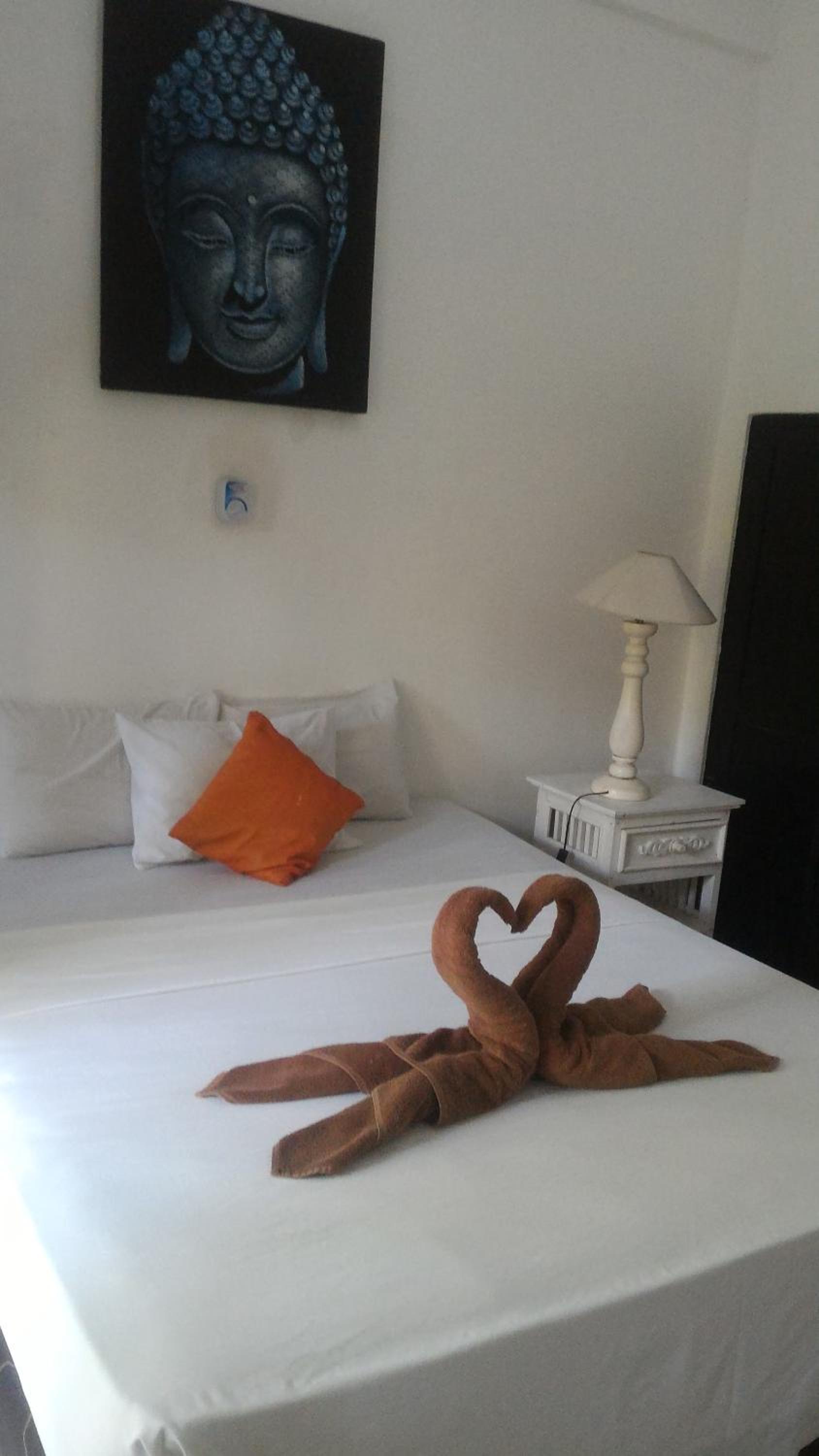 Standard Double or Twin Room - Photo 9