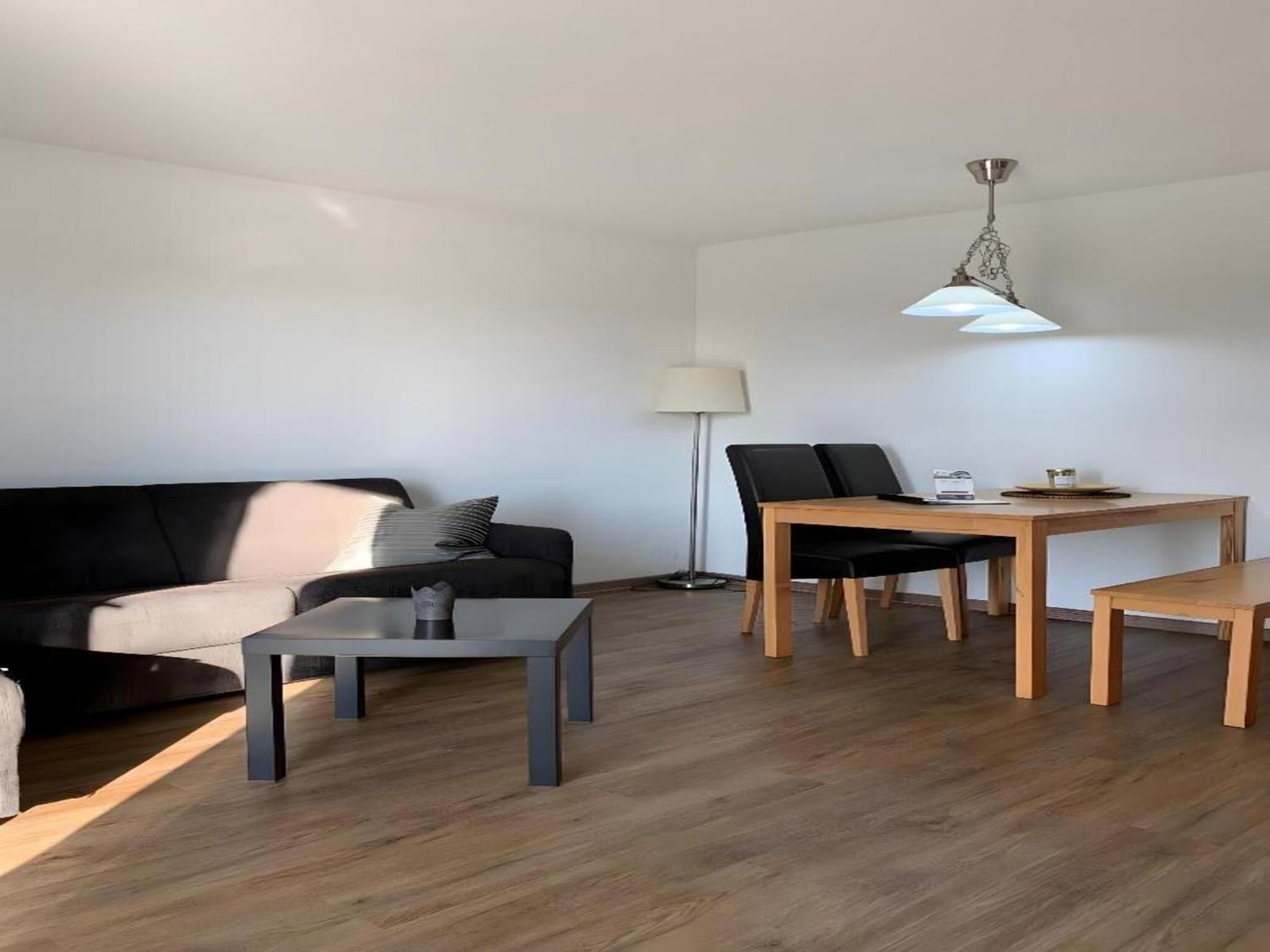 One-Bedroom Apartment with Lake View