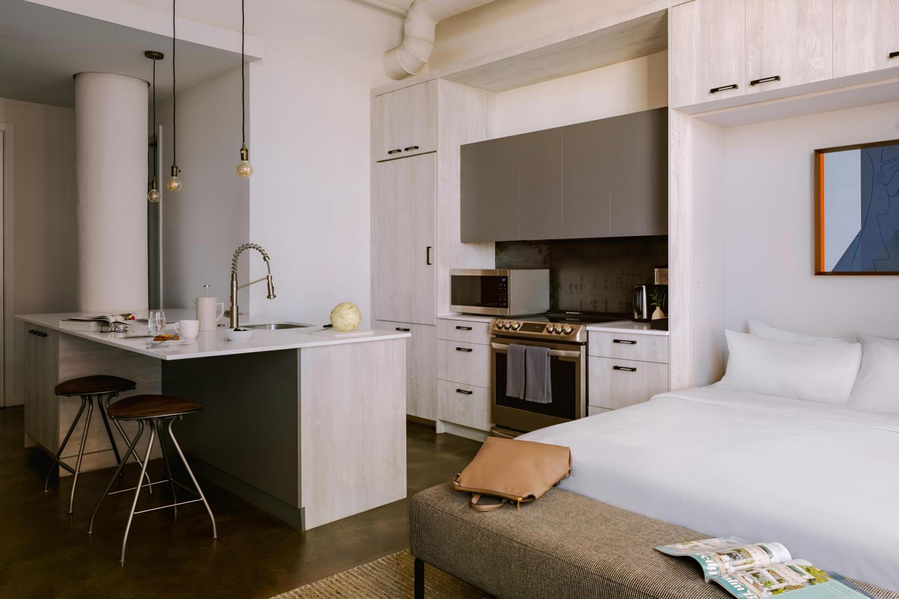 Queen Studio Apartment - Mobility Accessible with Roll-In Shower/Non-Smoking