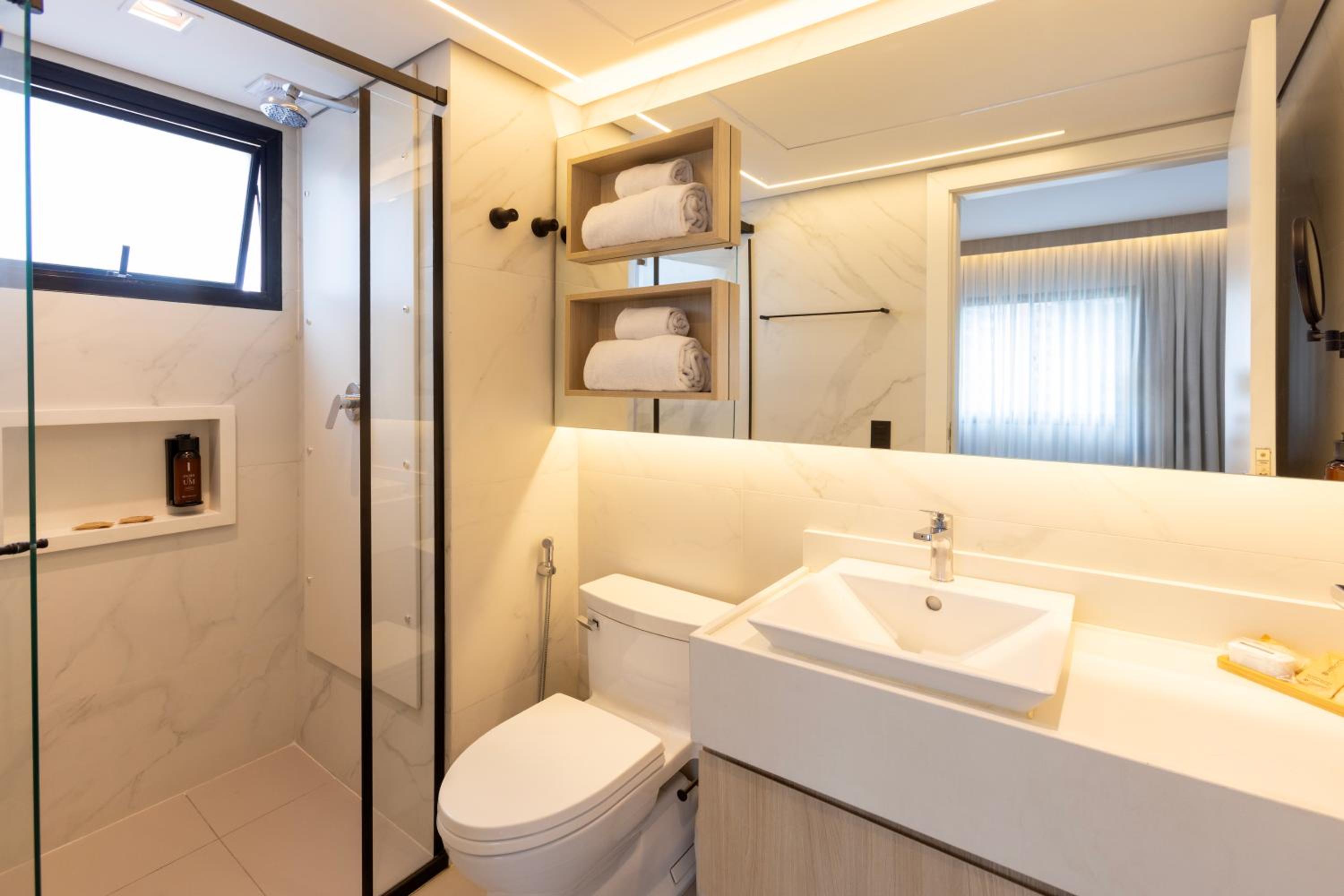 Luxo Triplo Twin - 2 Camas Solteiro e 1 Sofá Cama