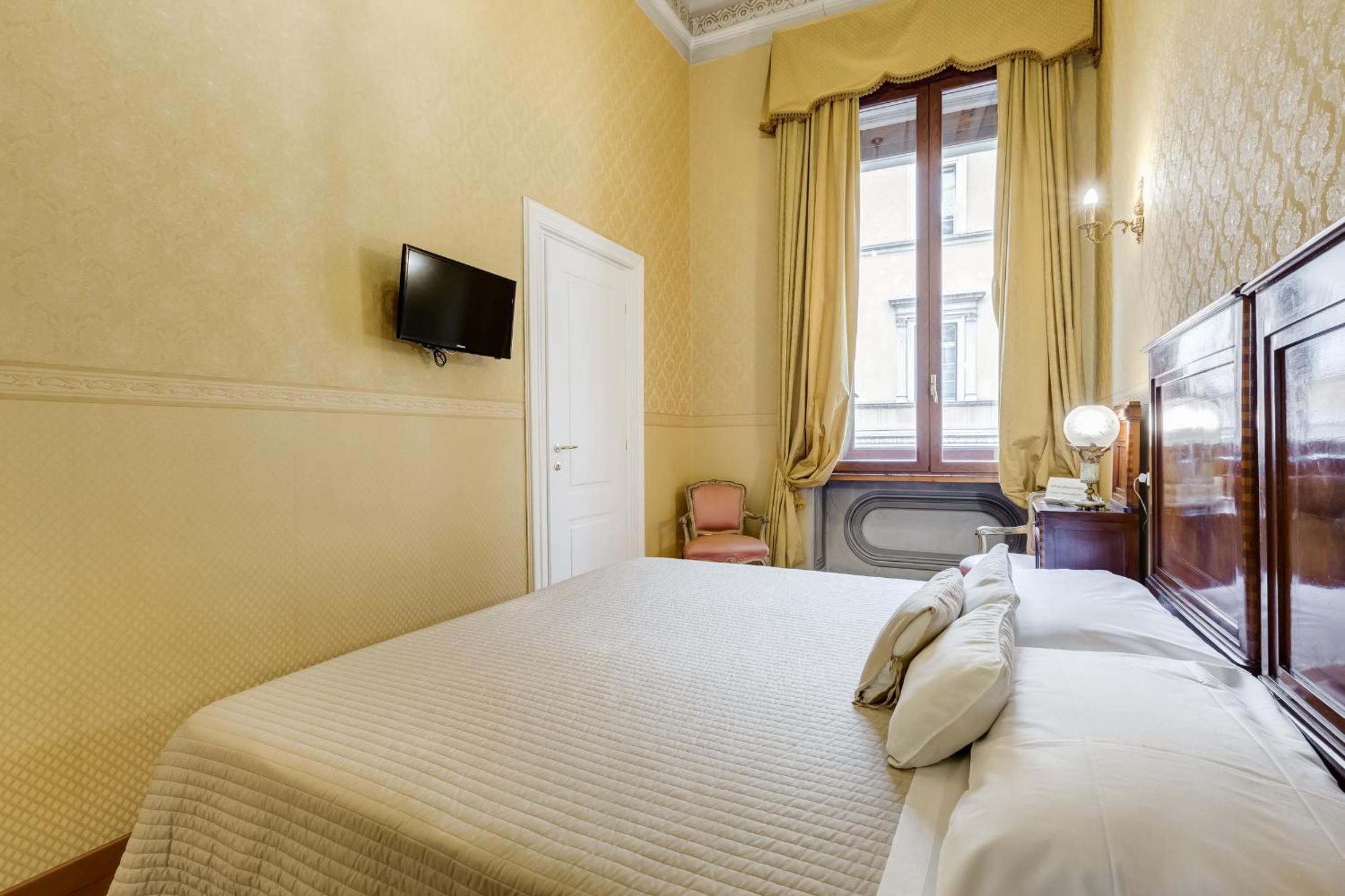 Double Room with Private External Bathroom photo 3