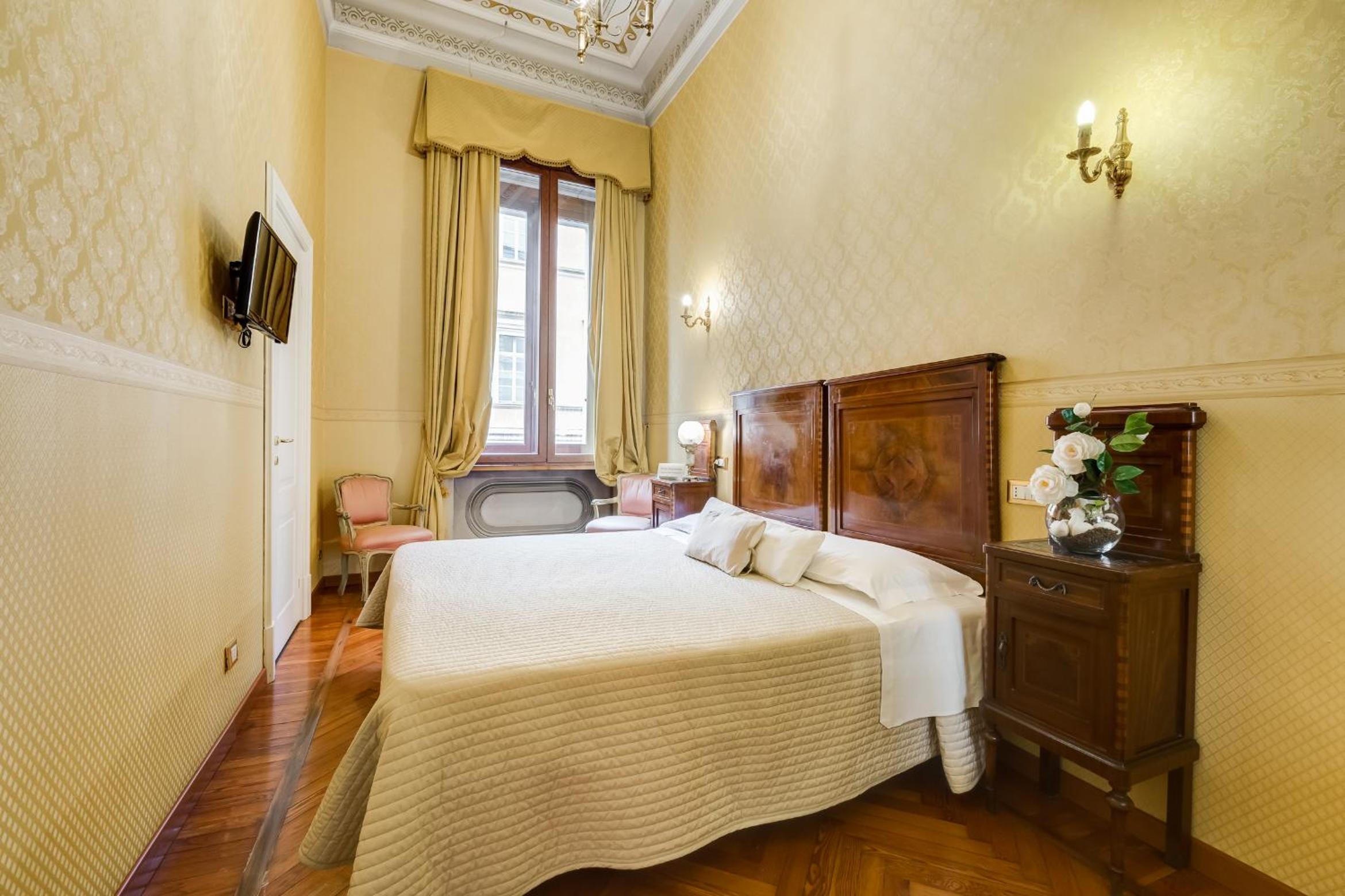 Double Room with Private External Bathroom photo 3