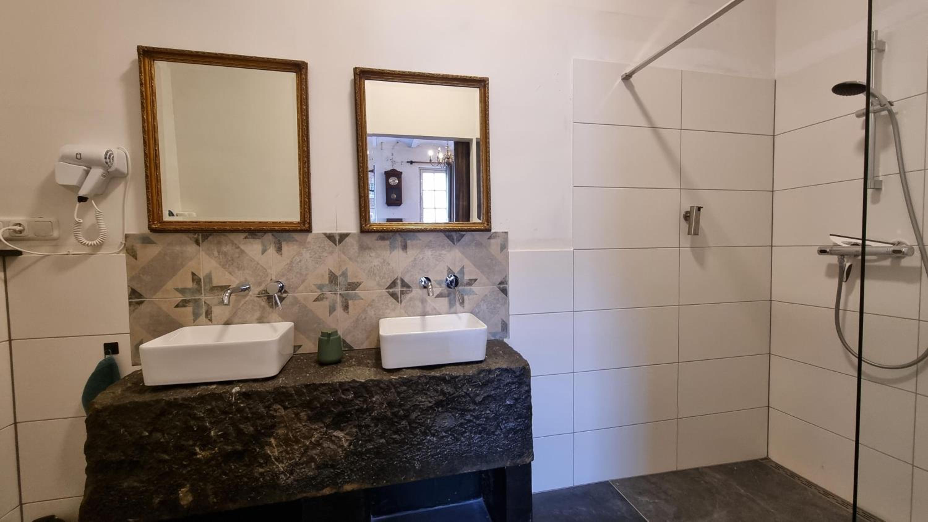 King Room with Courtyard View and Shower Only - Ground Floor/Non-Smoking
