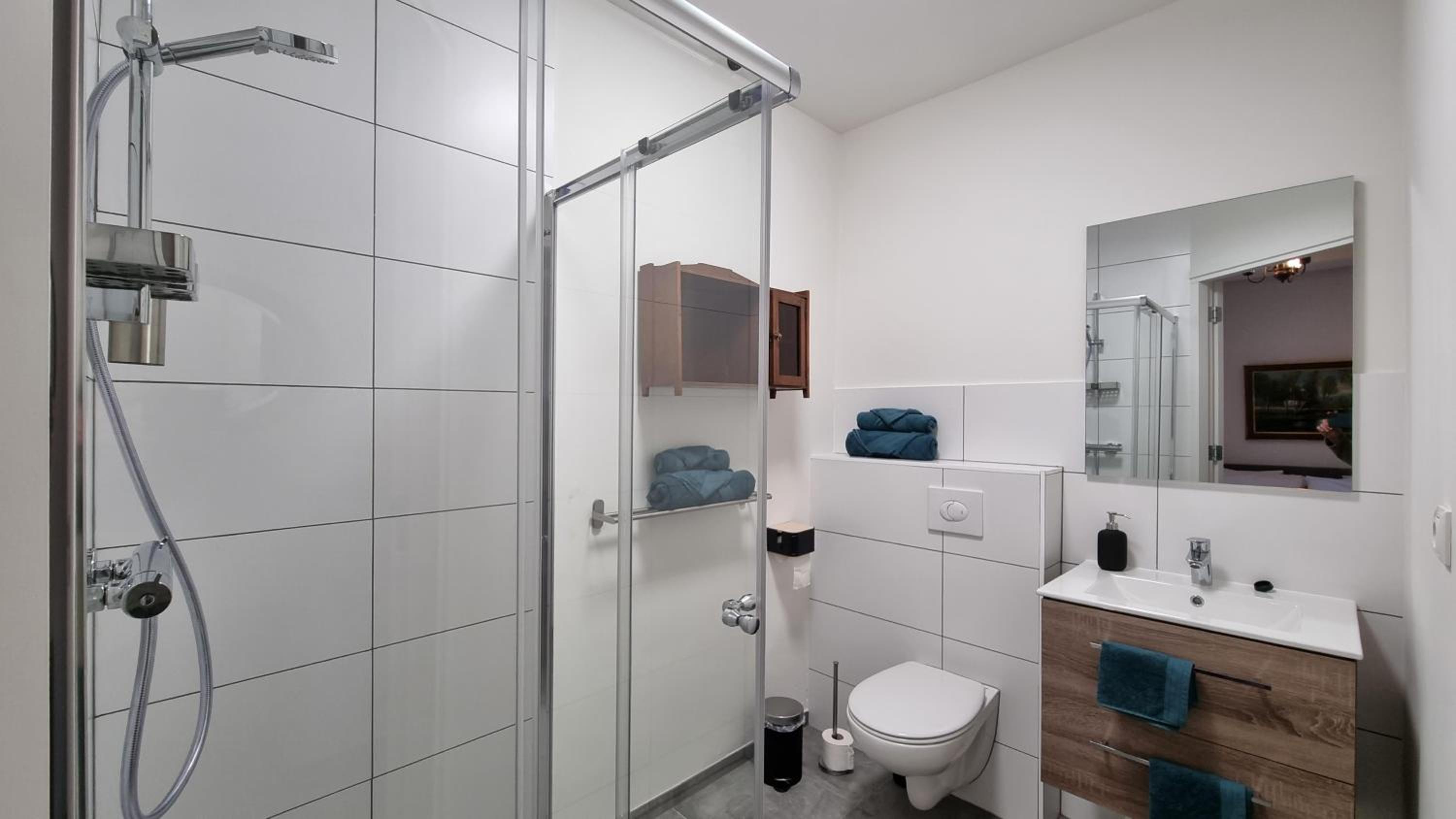 King Room with Garden View and Shower Only - First Floor/Non-Smoking