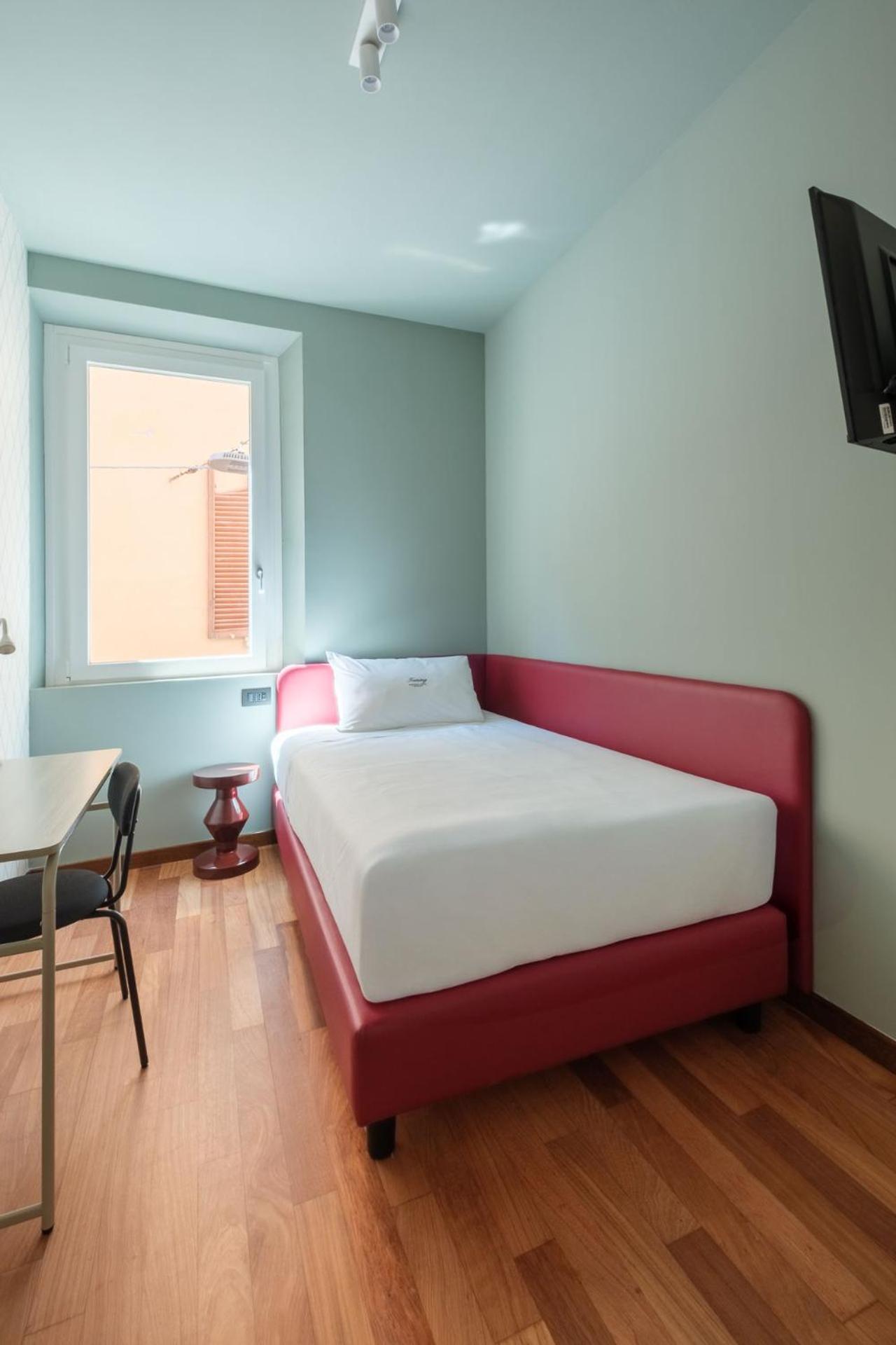Two-Bedroom Apartment - Annex thumbnail 5