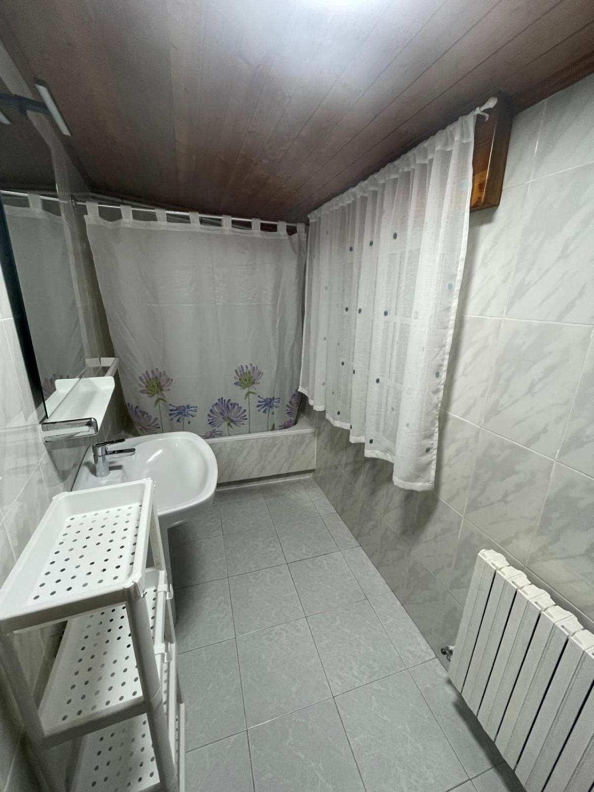 Three-Bedroom Apartment with View photo 3