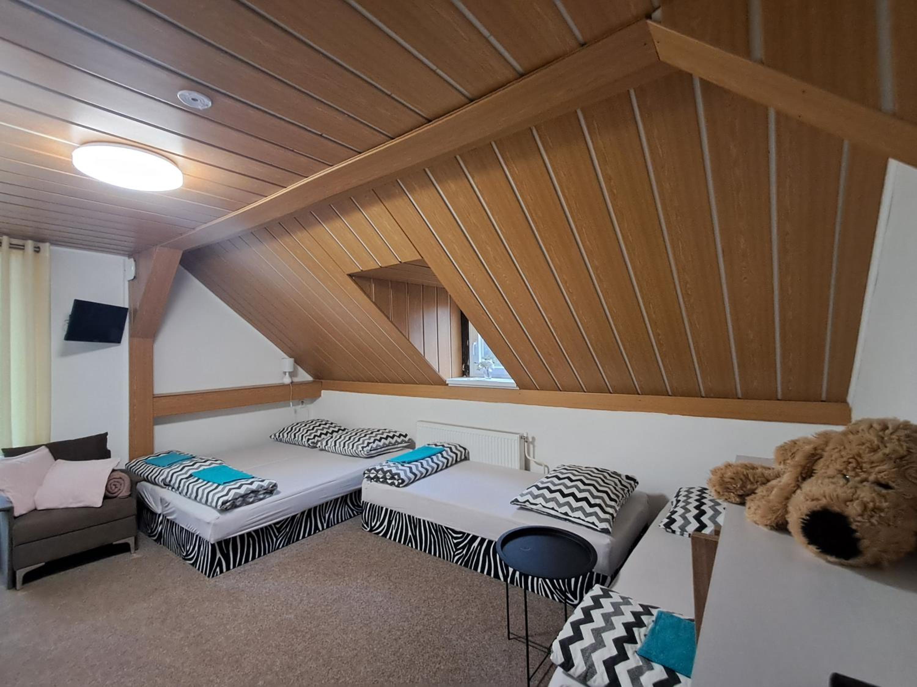 Quadruple Room with Private Bathroom photo 3