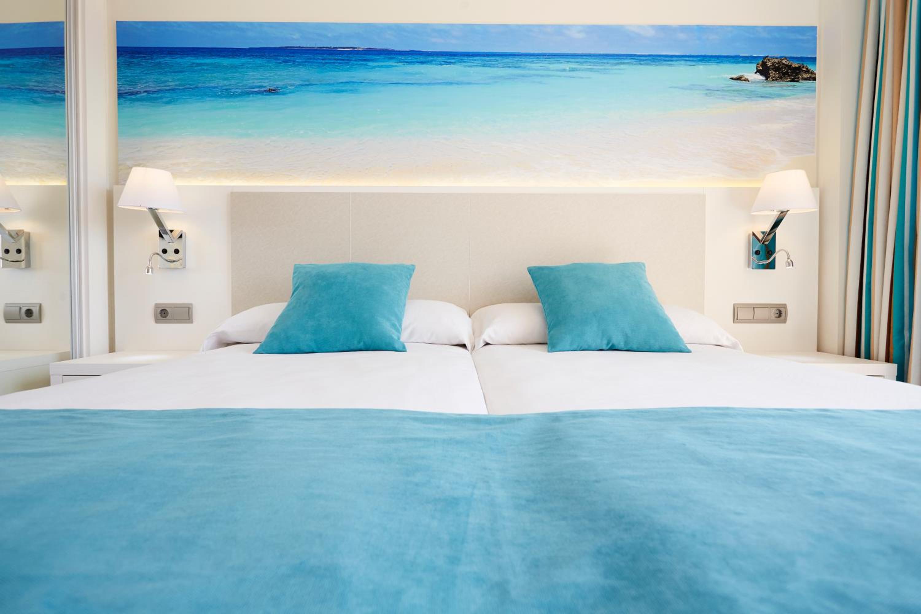 Premium Superior Double Room Pool View  - Photo 4