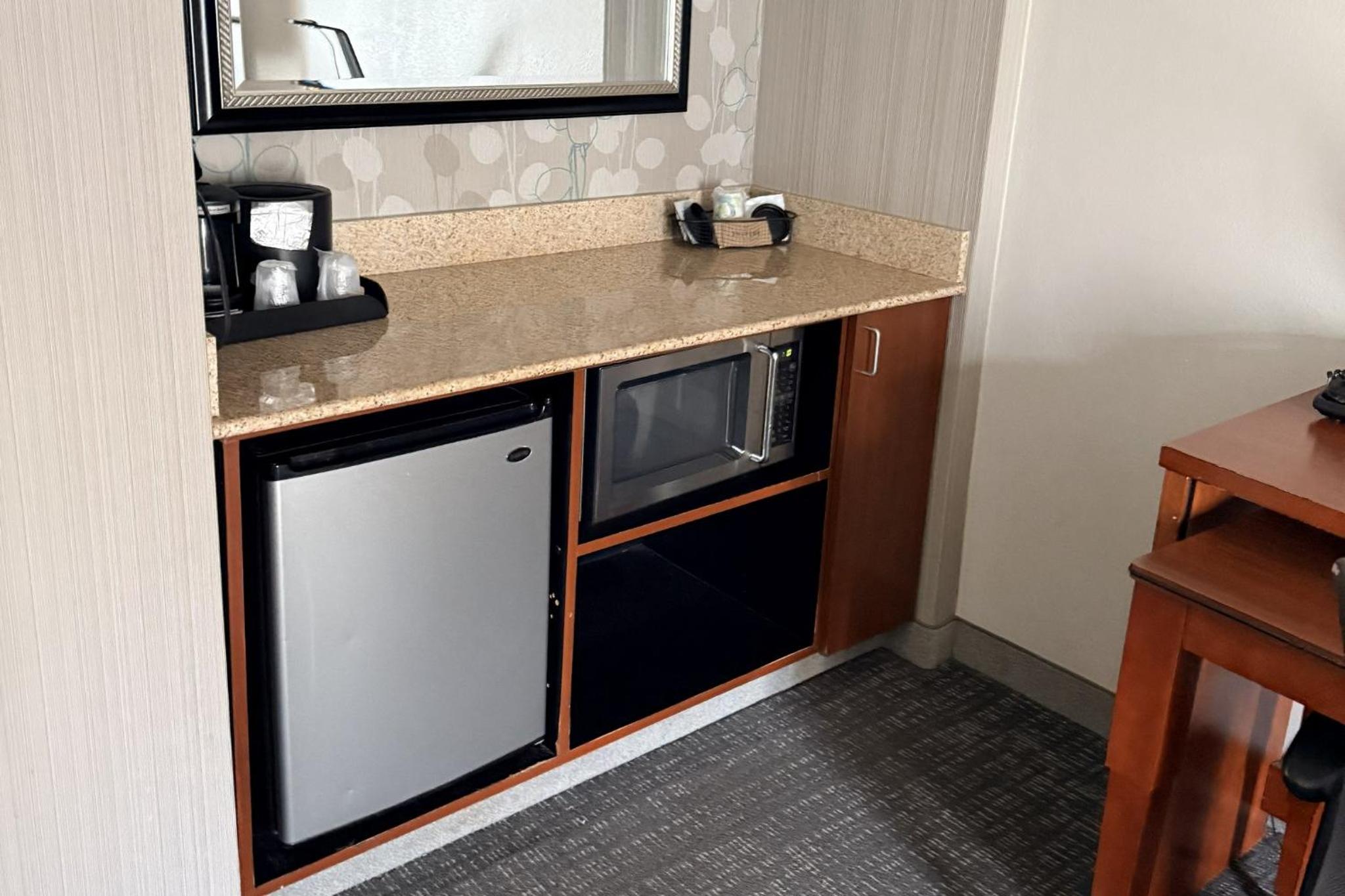Queen Suite with Two Queen Beds - Photo 2