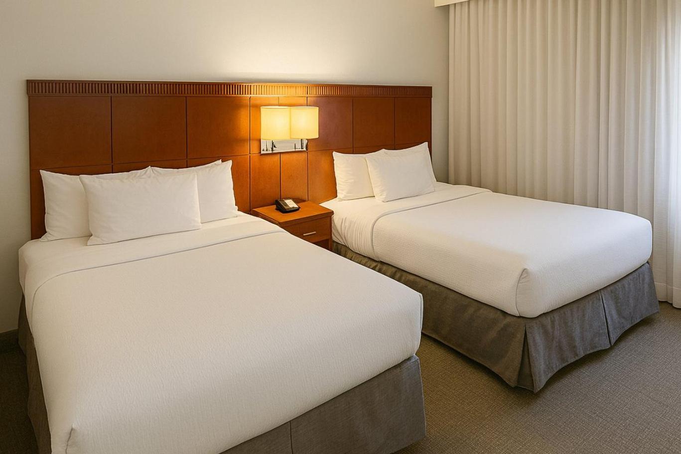 Standard Room with Two Queen Beds - Photo 2