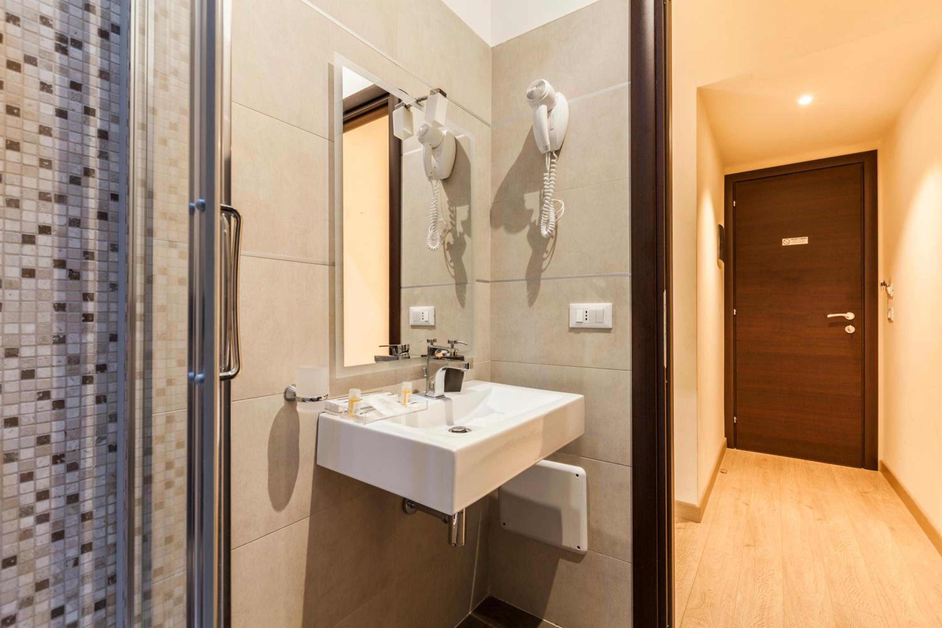 Double or Twin Room photo 3