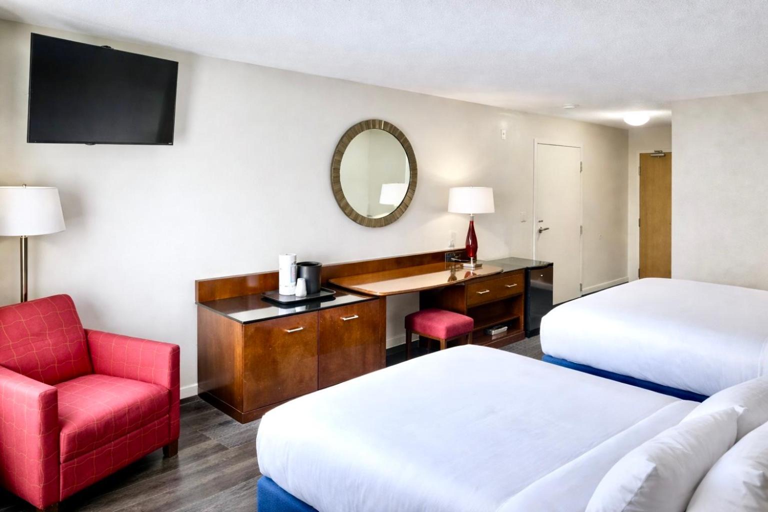 Deluxe Queen Room with Two Queen Beds photo 2