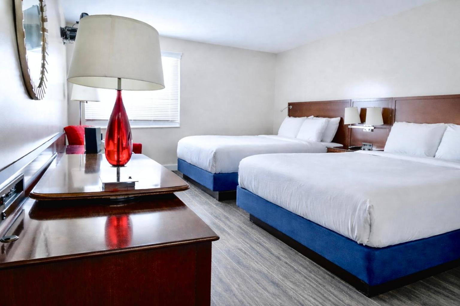 Deluxe Queen Room with Two Queen Beds photo 1
