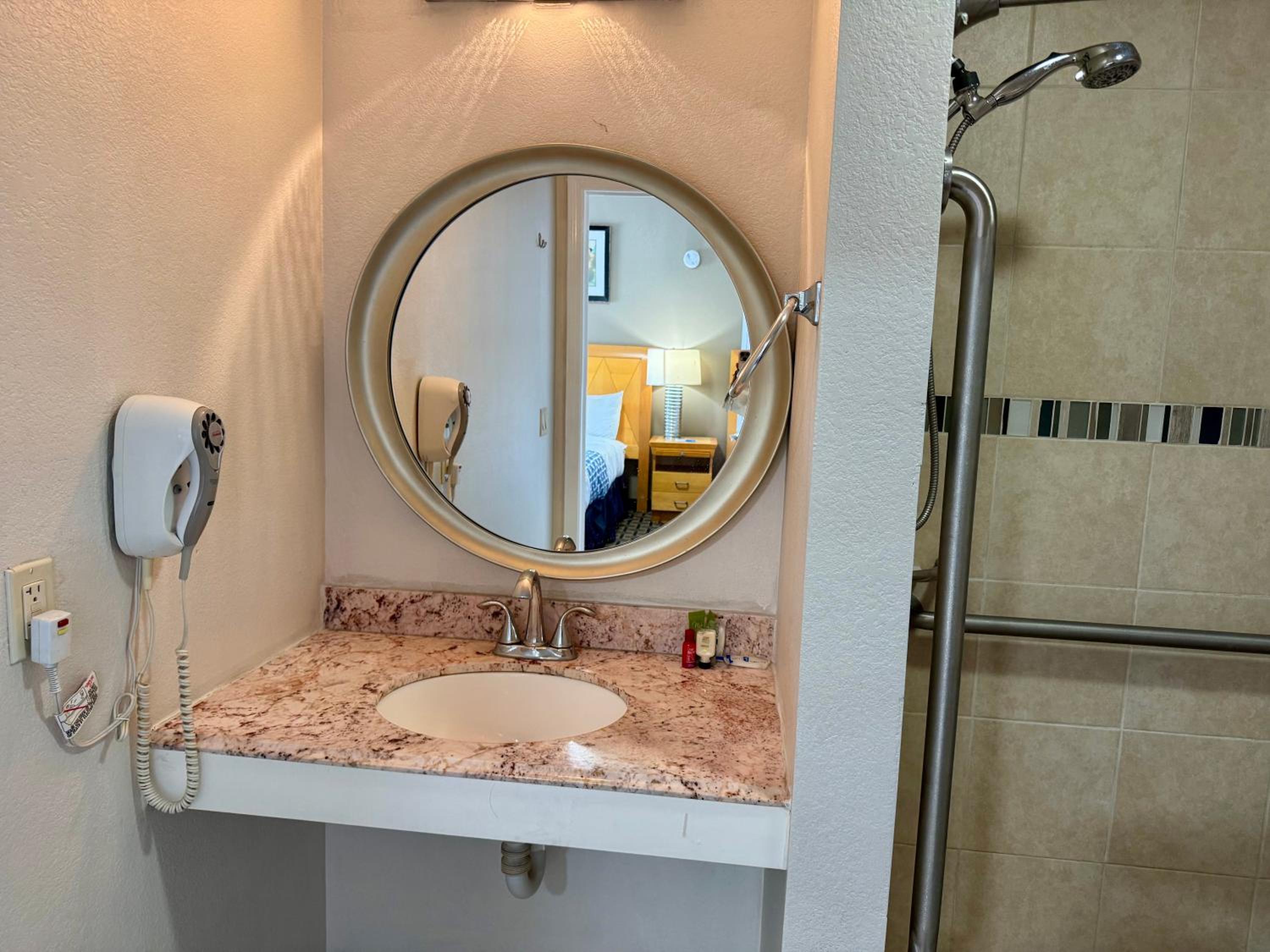 Quadruple Room with Roll-In Shower - Disability Access/Non Smoking photo 1