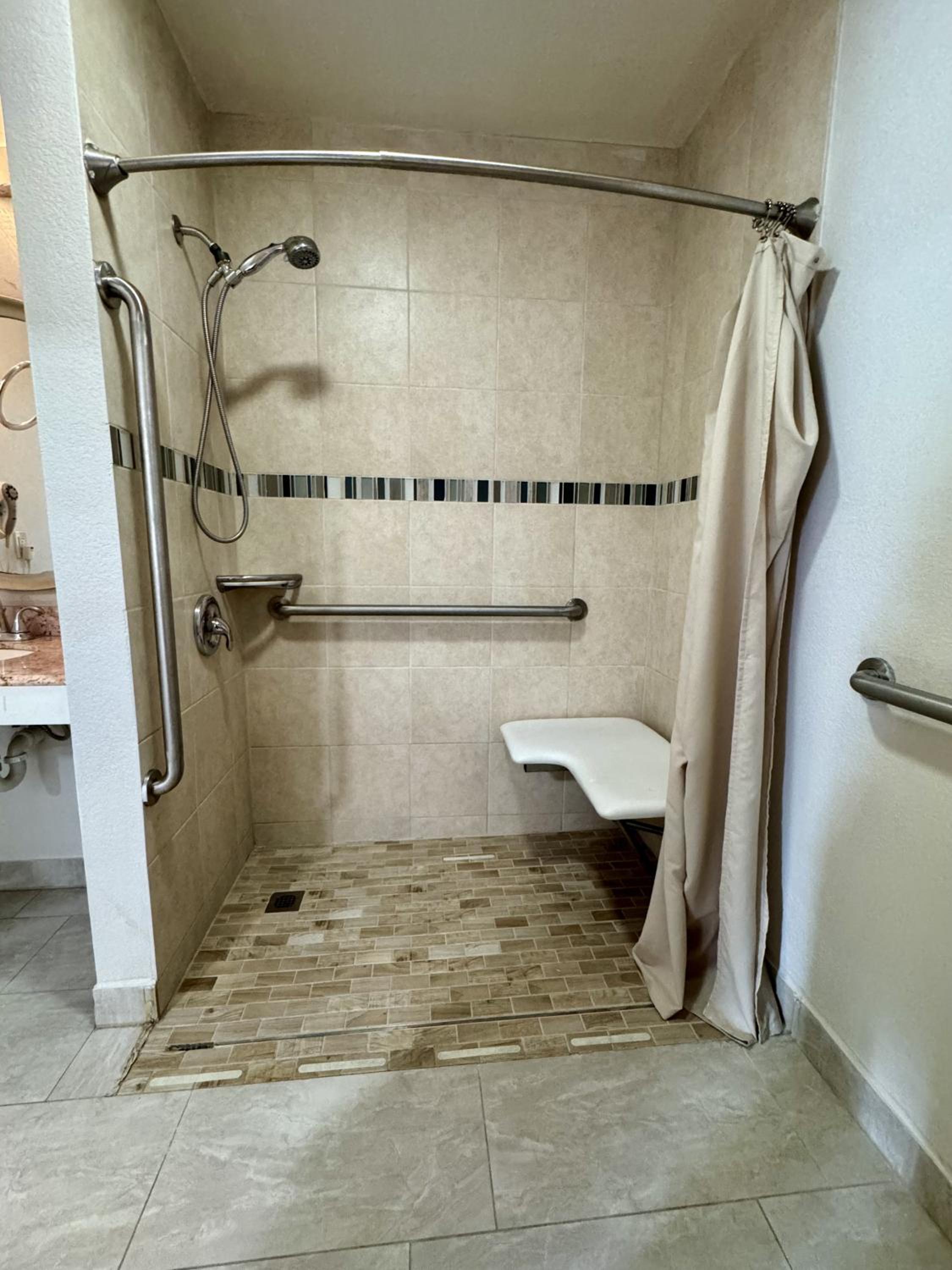Quadruple Room with Roll-In Shower - Disability Access/Non Smoking photo 3