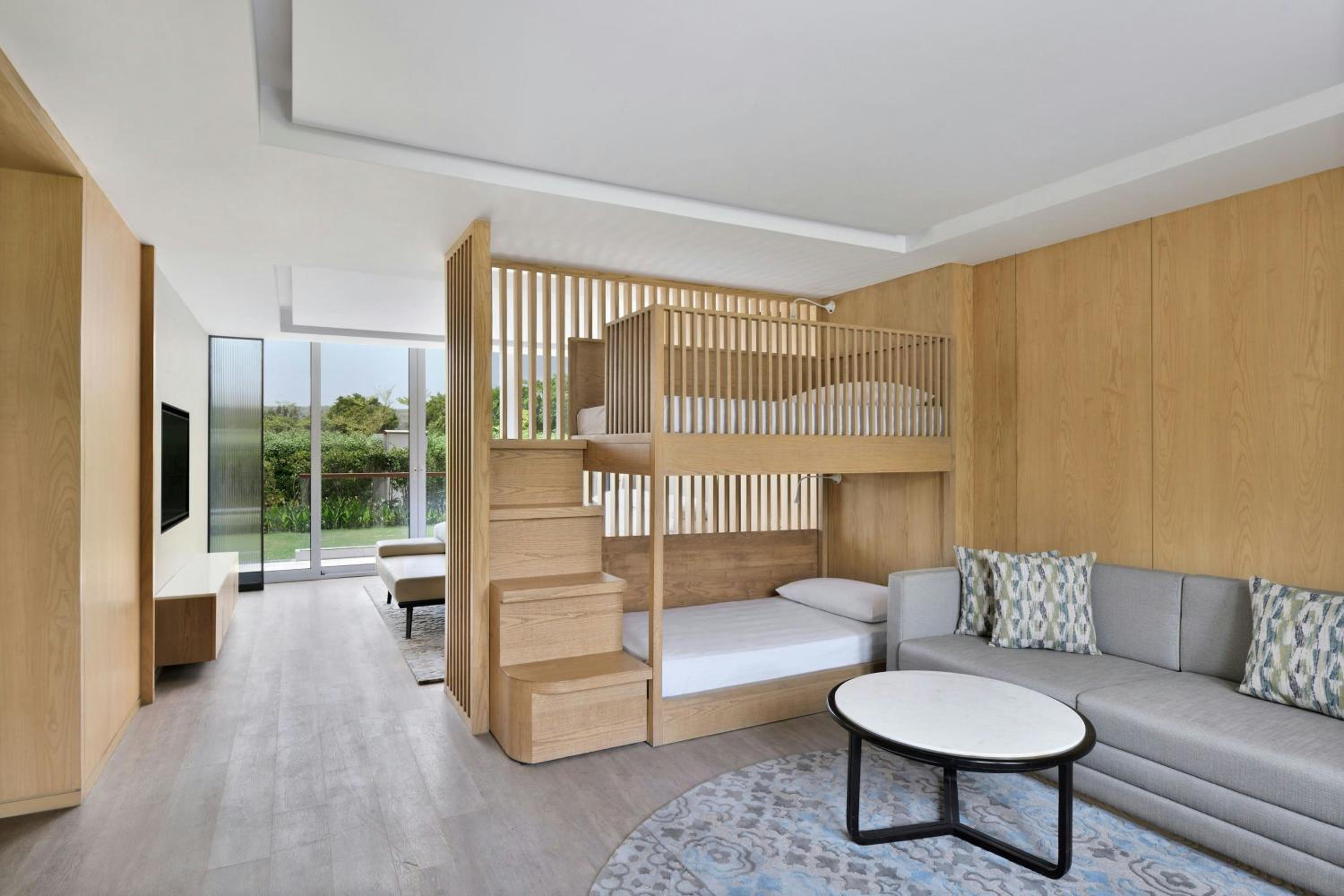 1 Bunk Bed, Family Suite, 1 King, Aravali view - Photo 2