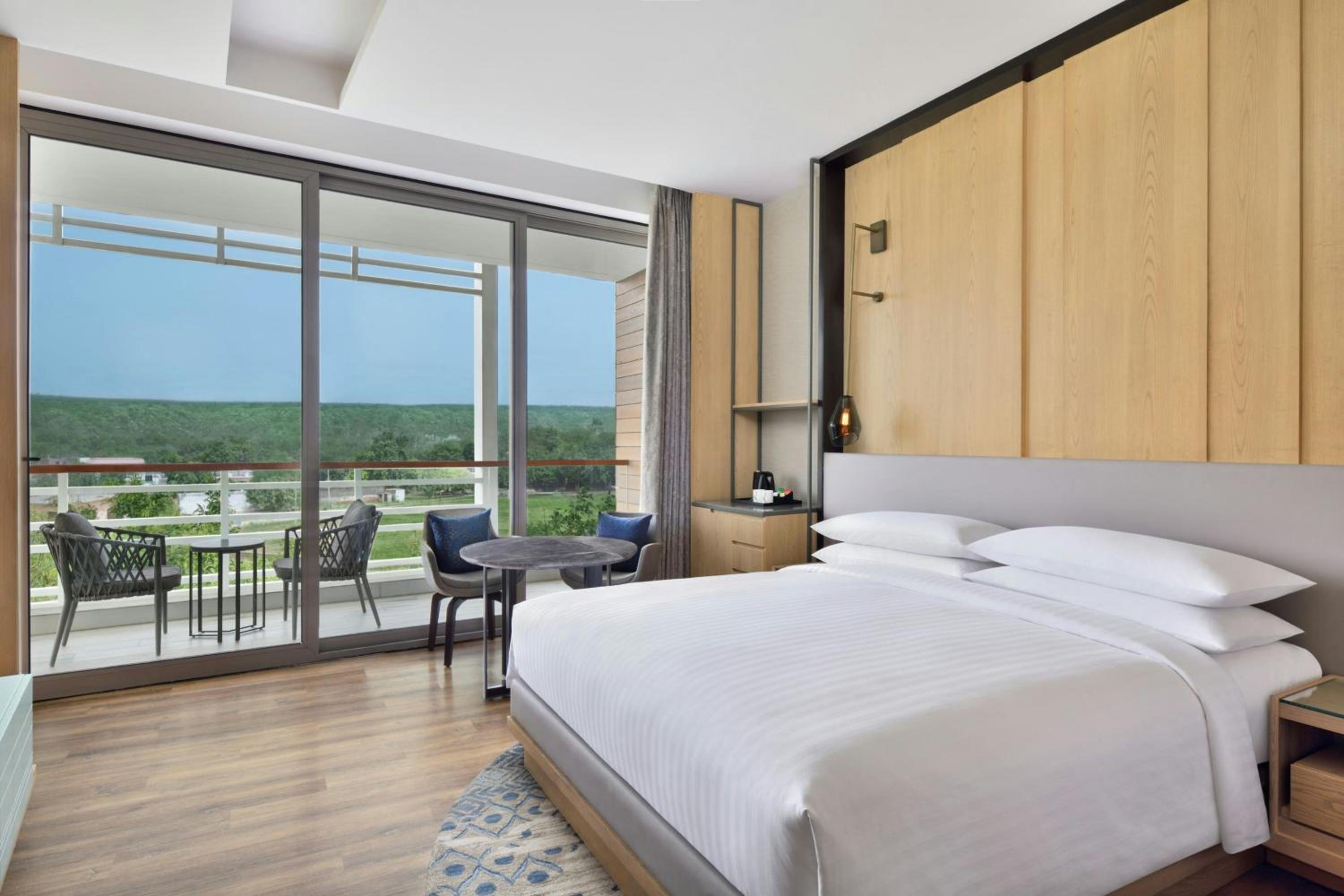 1 Bunk Bed, Family Room, 1 King, Aravali view - Photo 2