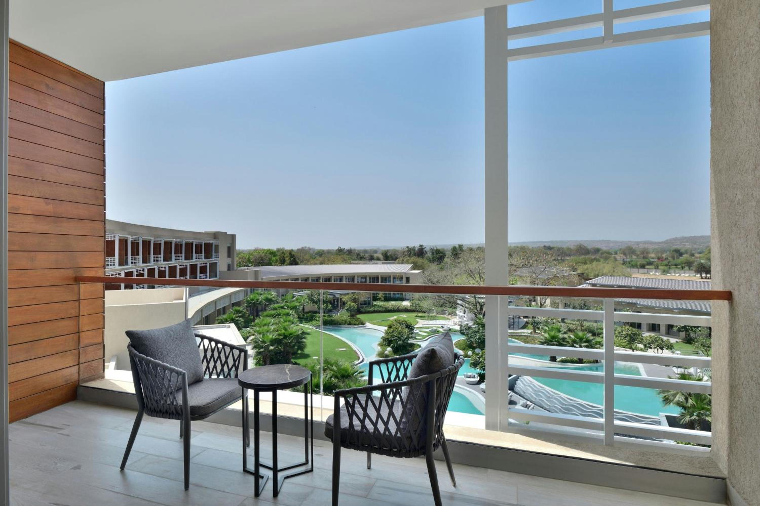 Deluxe Guest room, 1 Twin Bed, Pool View