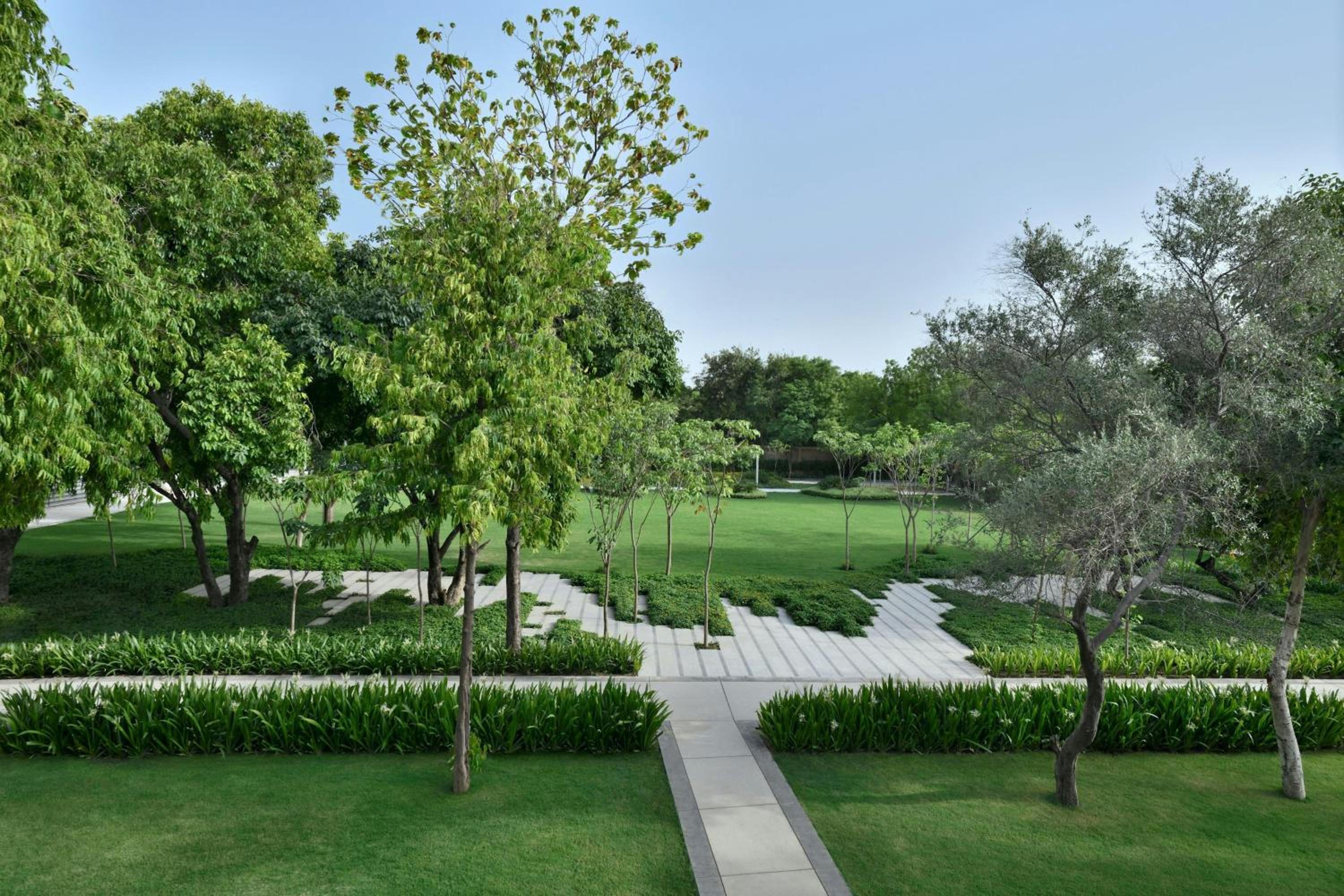 Premier, Guest Room, 1 King, Garden view - Photo 6