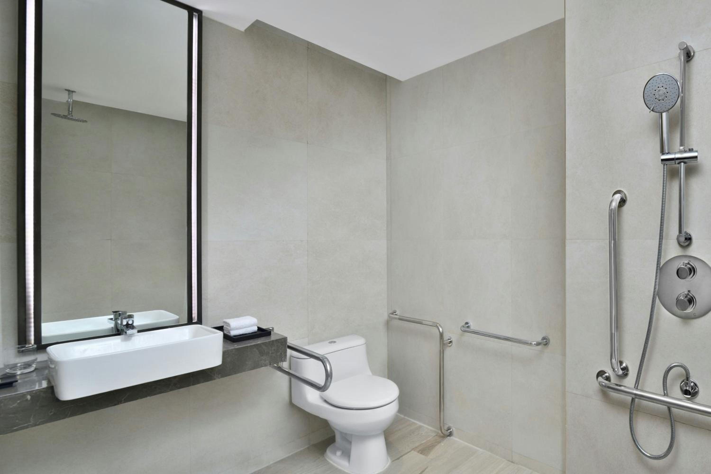 Deluxe Guest room, 1 King  - Photo 4