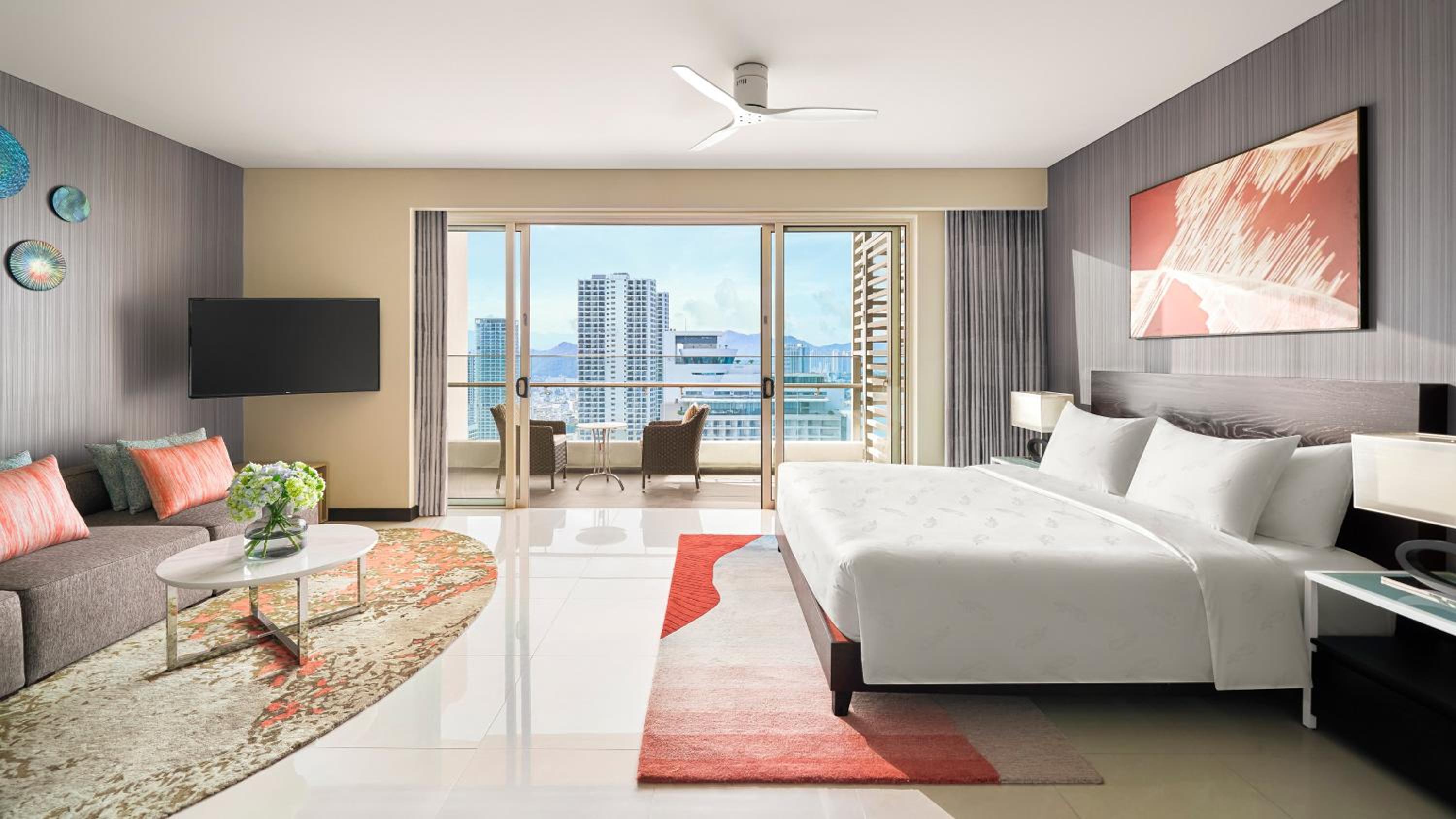 Two-Bedroom King Suite with Two Single Beds and City View photo 1