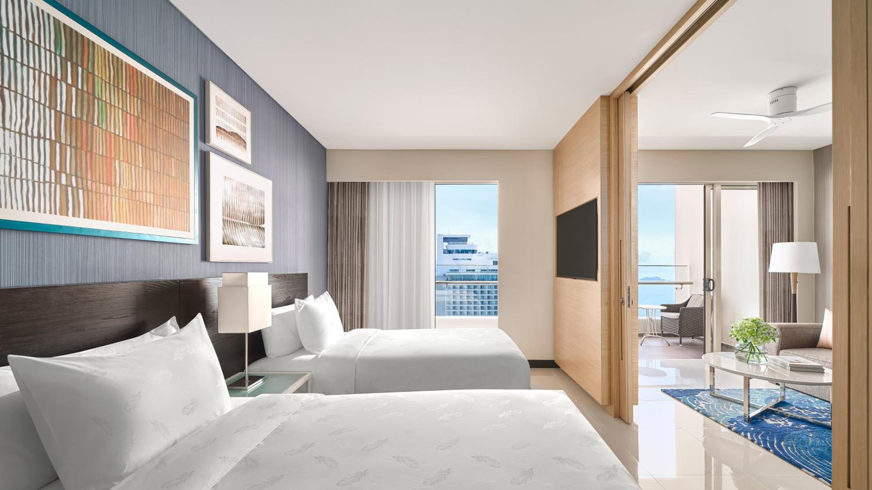 Two-Bedroom King Suite with Two Single Beds and City View photo 3