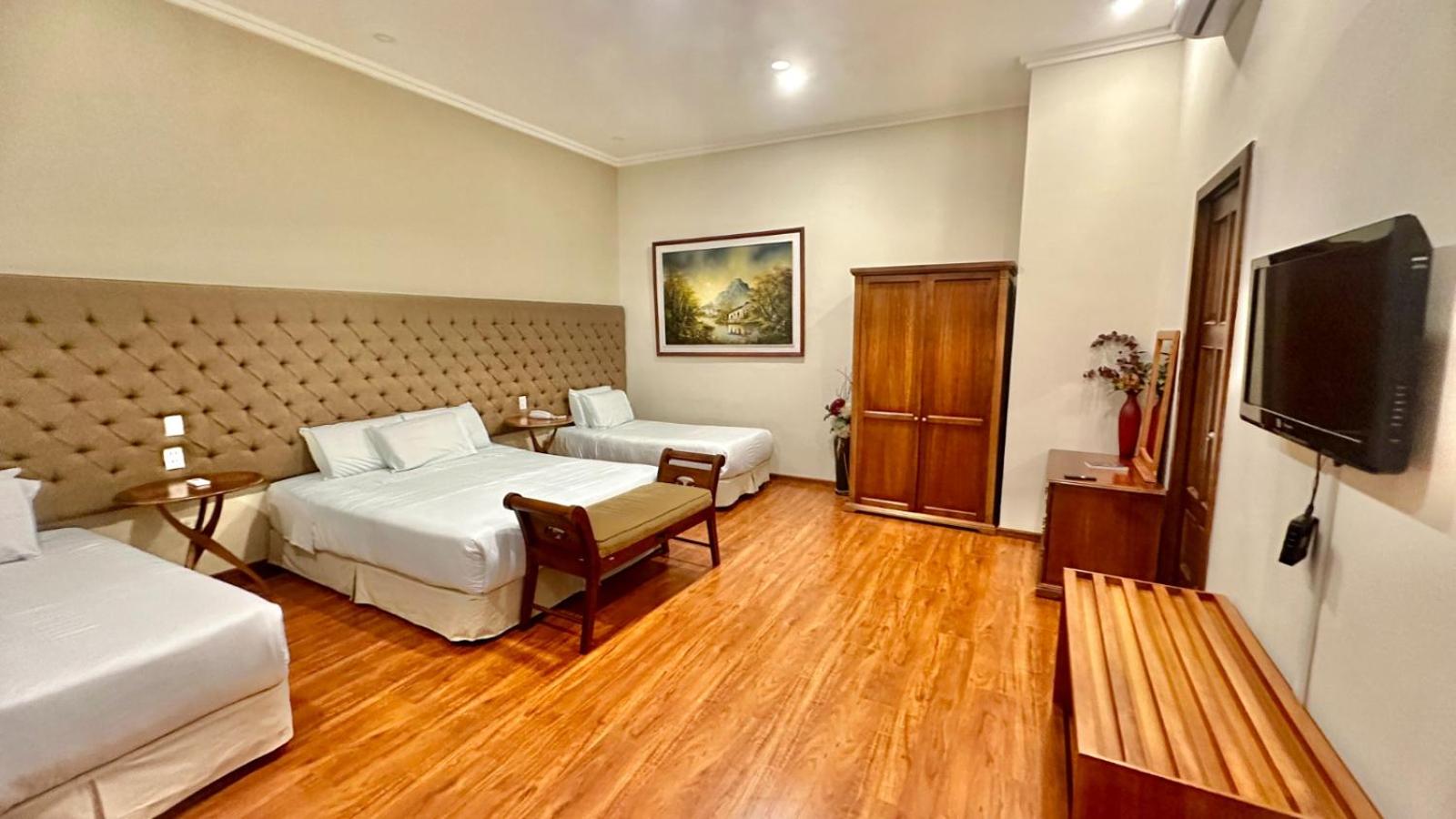 Deluxe Family Room