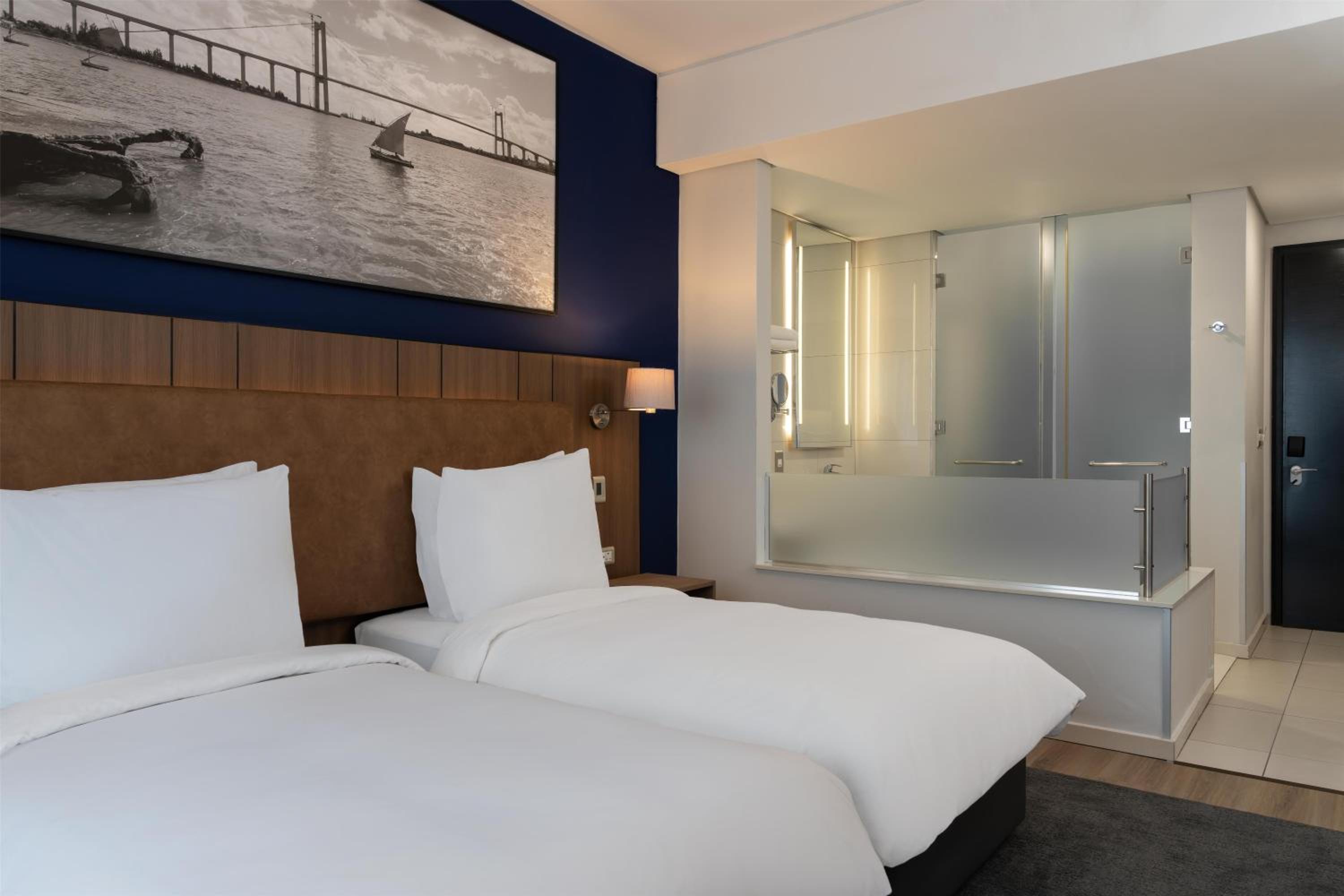 Deluxe Room - Ocean View - Photo 4