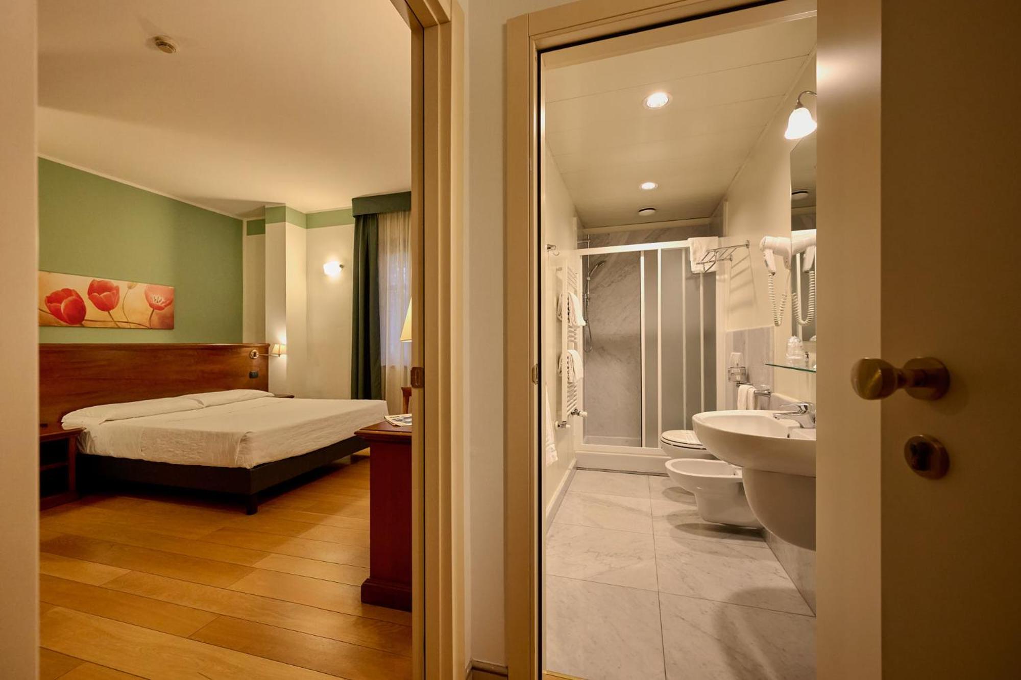 Large Double Room photo 3