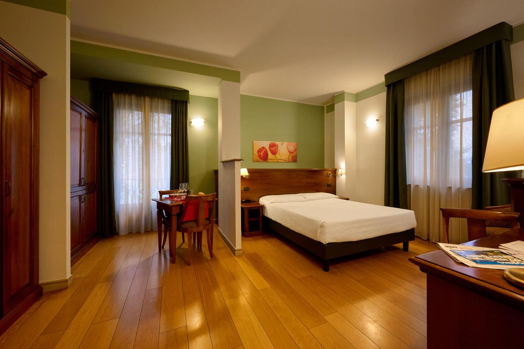Large Double Room photo 3