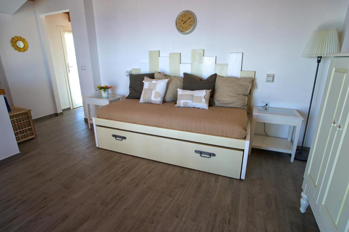 One-Bedroom House photo 2