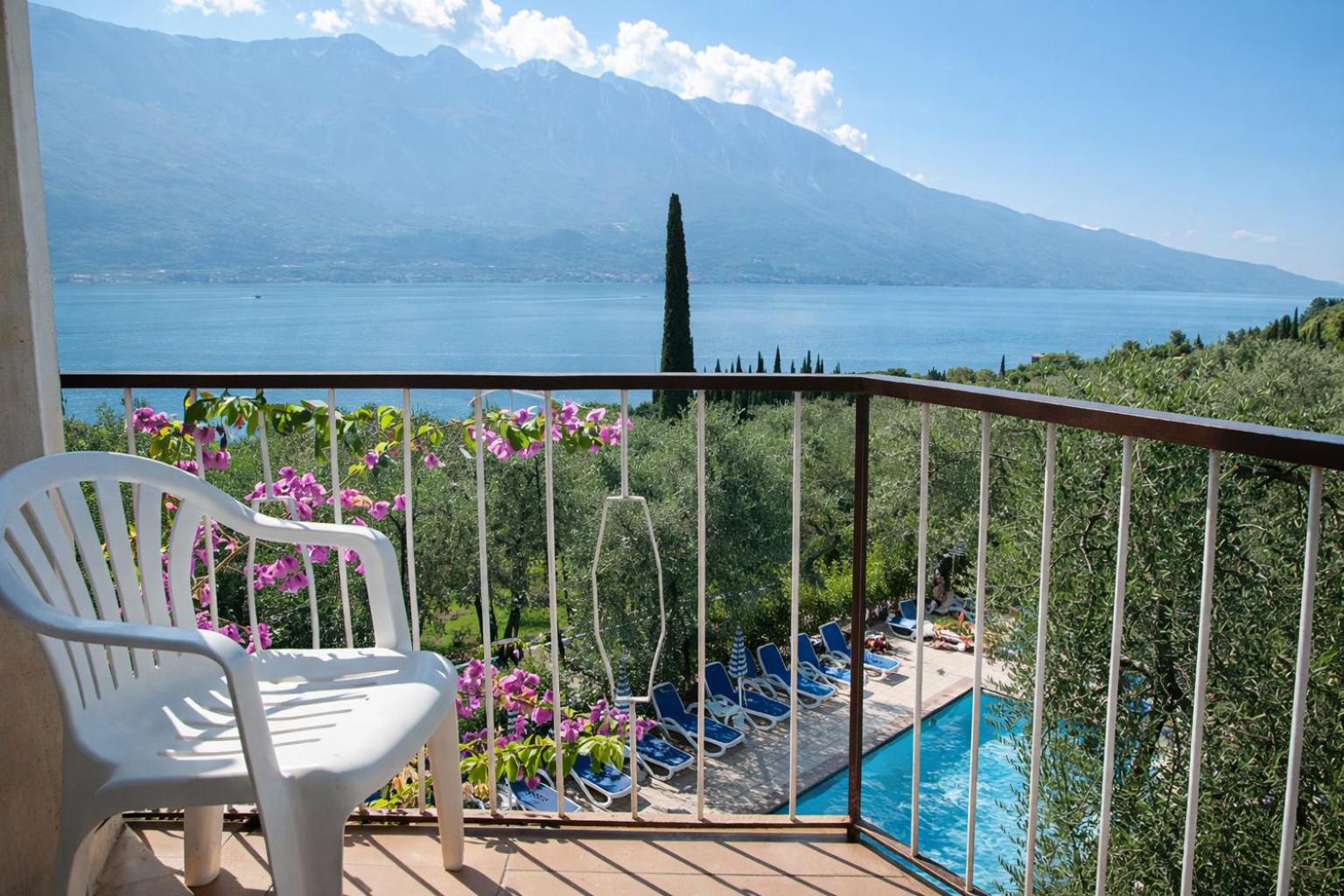 Standard Single Room with balcony and side Lake view
