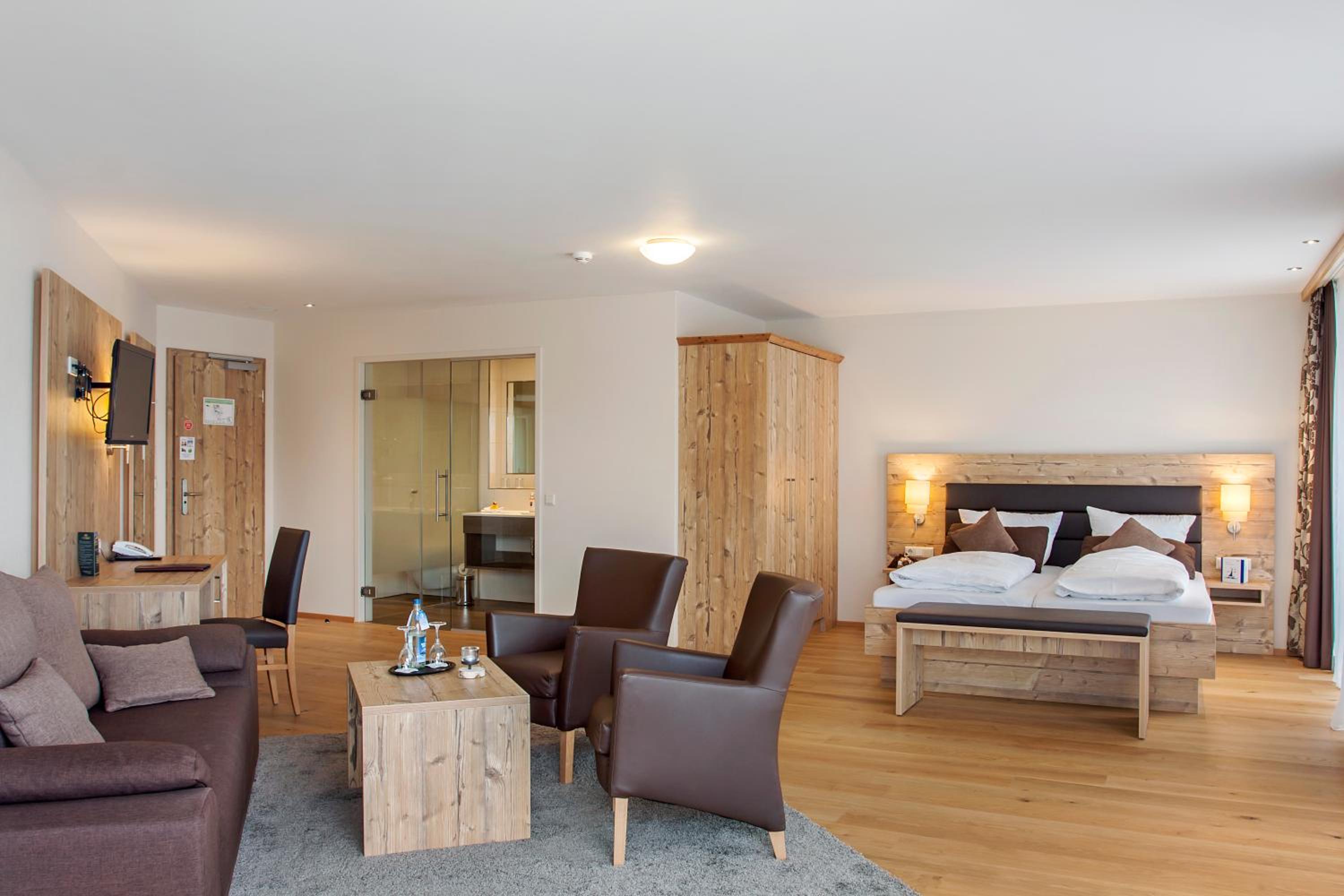 Junior Suite Deluxe Plus B with Balcony photo 1