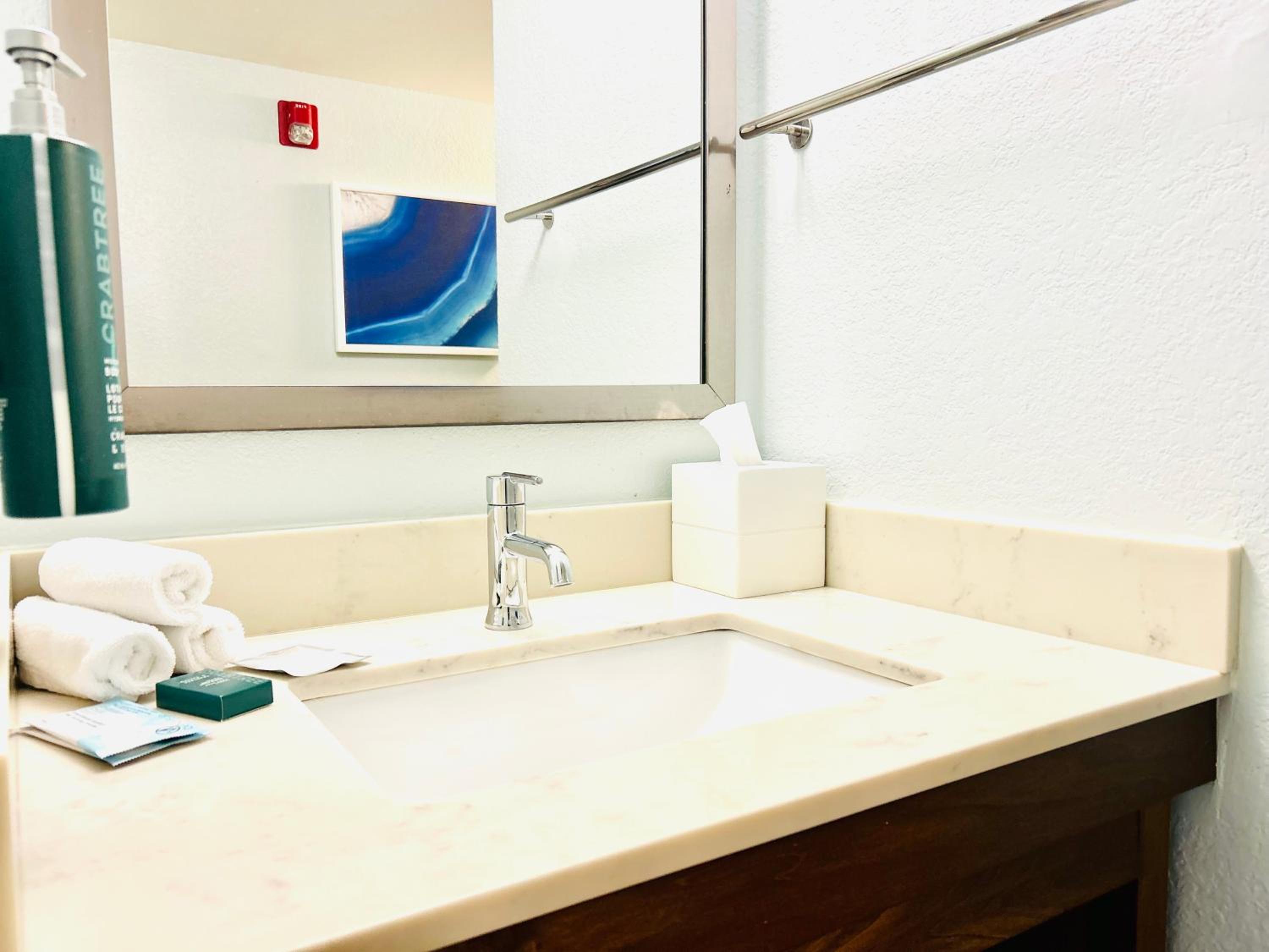 Queen Room with Two Queen Beds and Roll-In Shower - Mobility Access - Photo 5