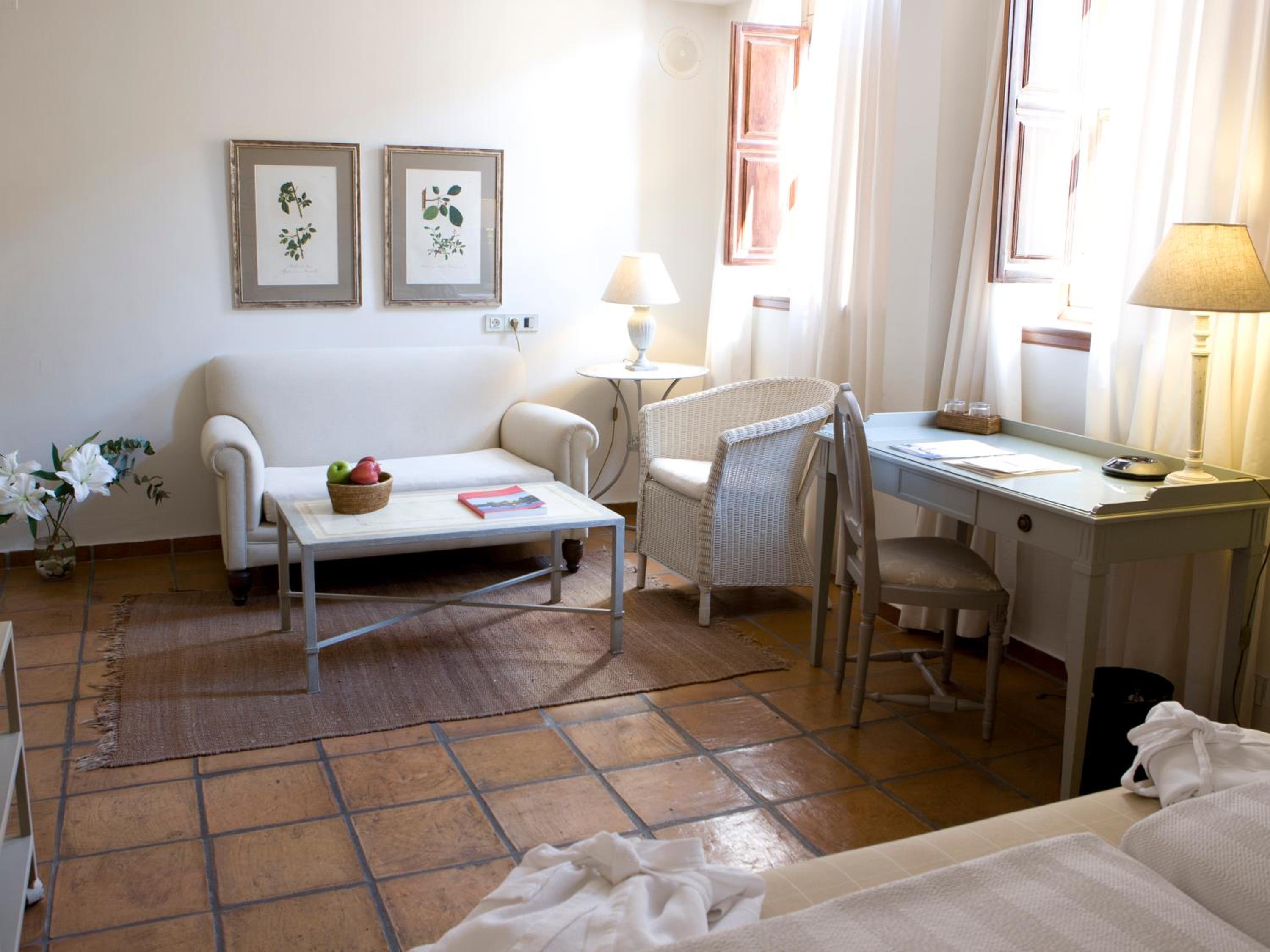 Premium Twin Room - Photo 4