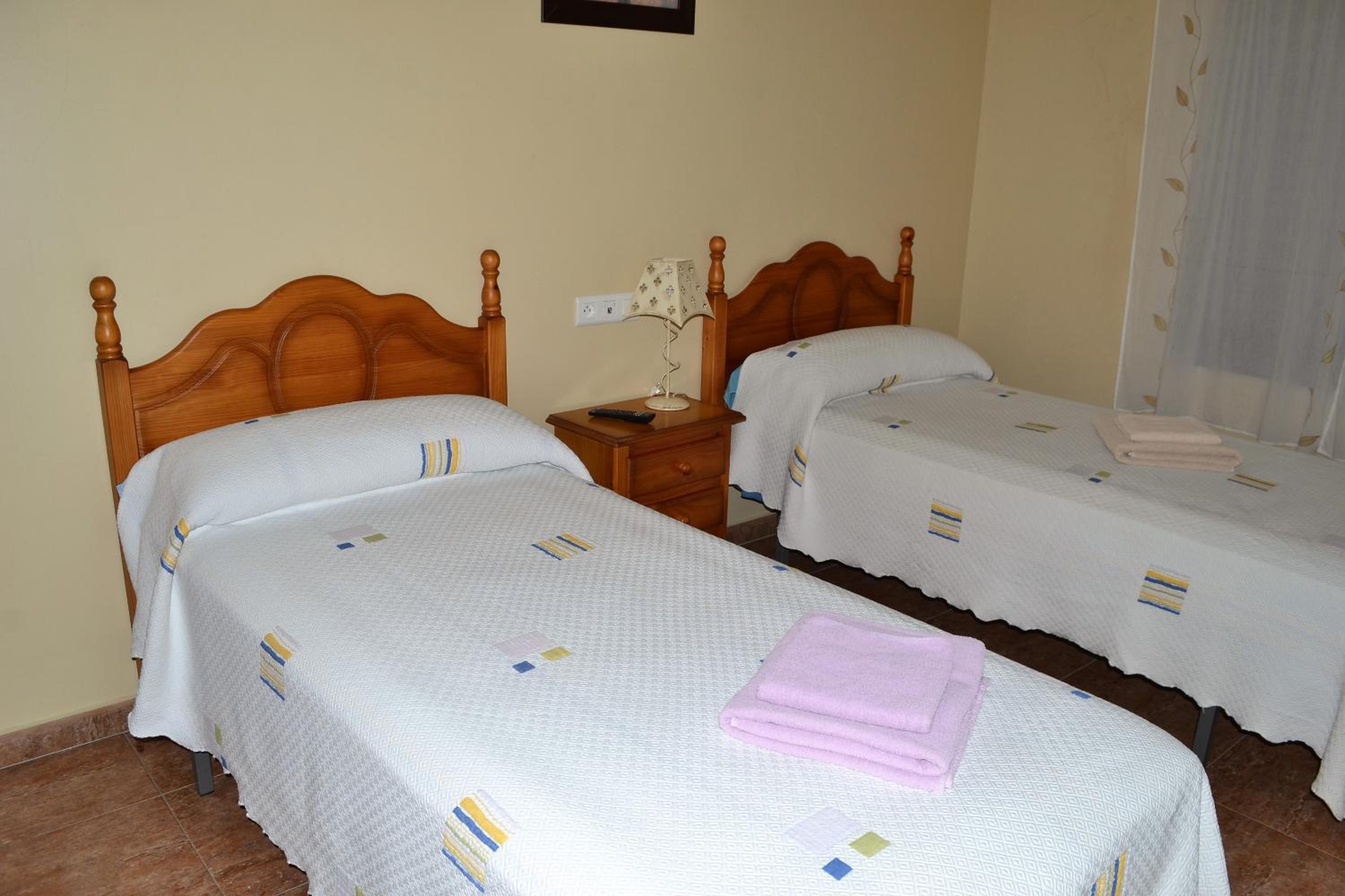Double Room with Private Bathroom - Photo 21