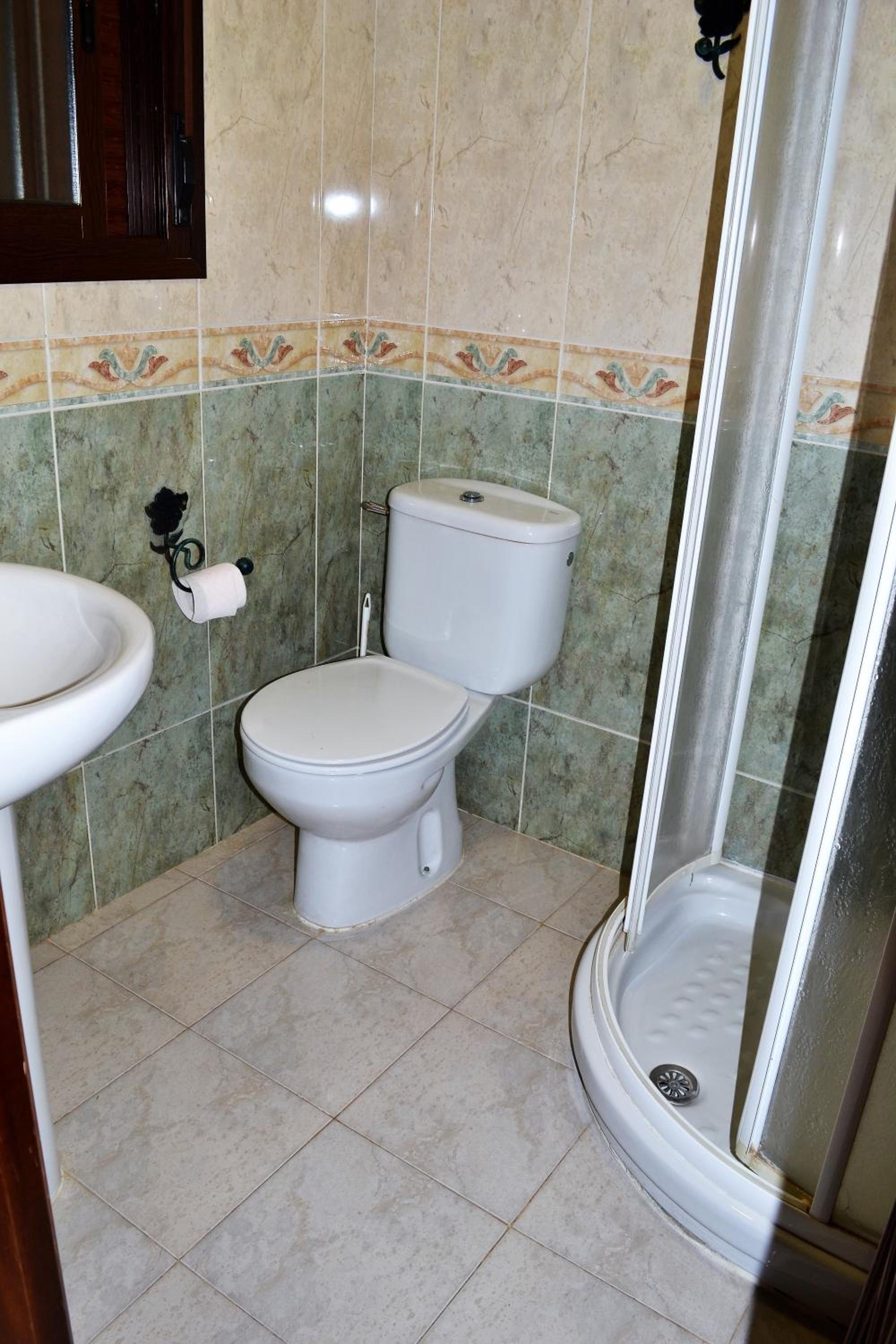 Double Room with Private Bathroom - Photo 5