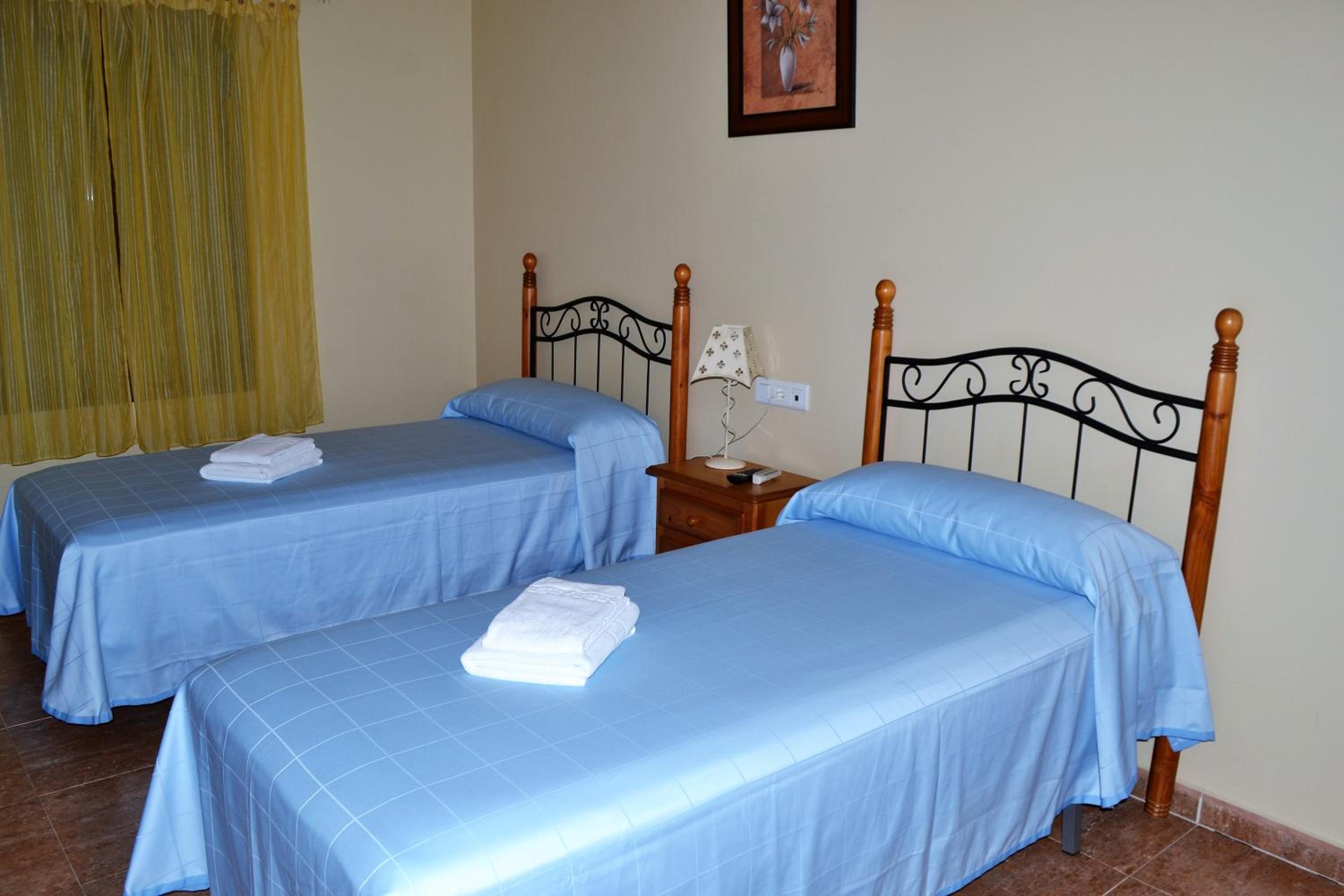 Double Room with Private Bathroom - Photo 7