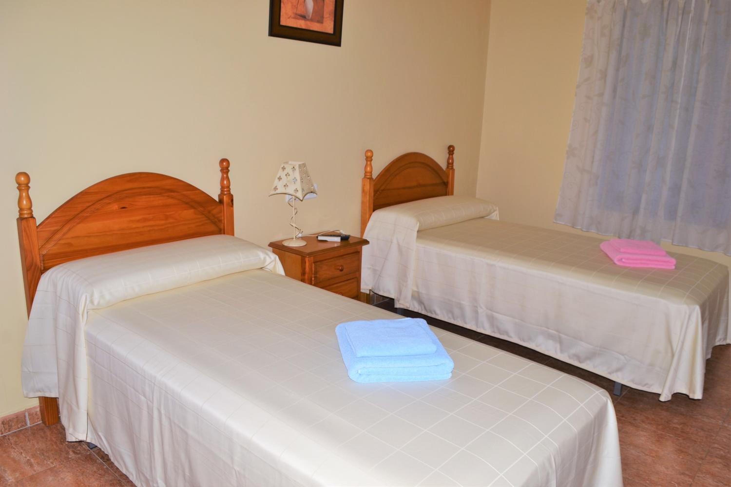 Double Room with Private Bathroom - Photo 13