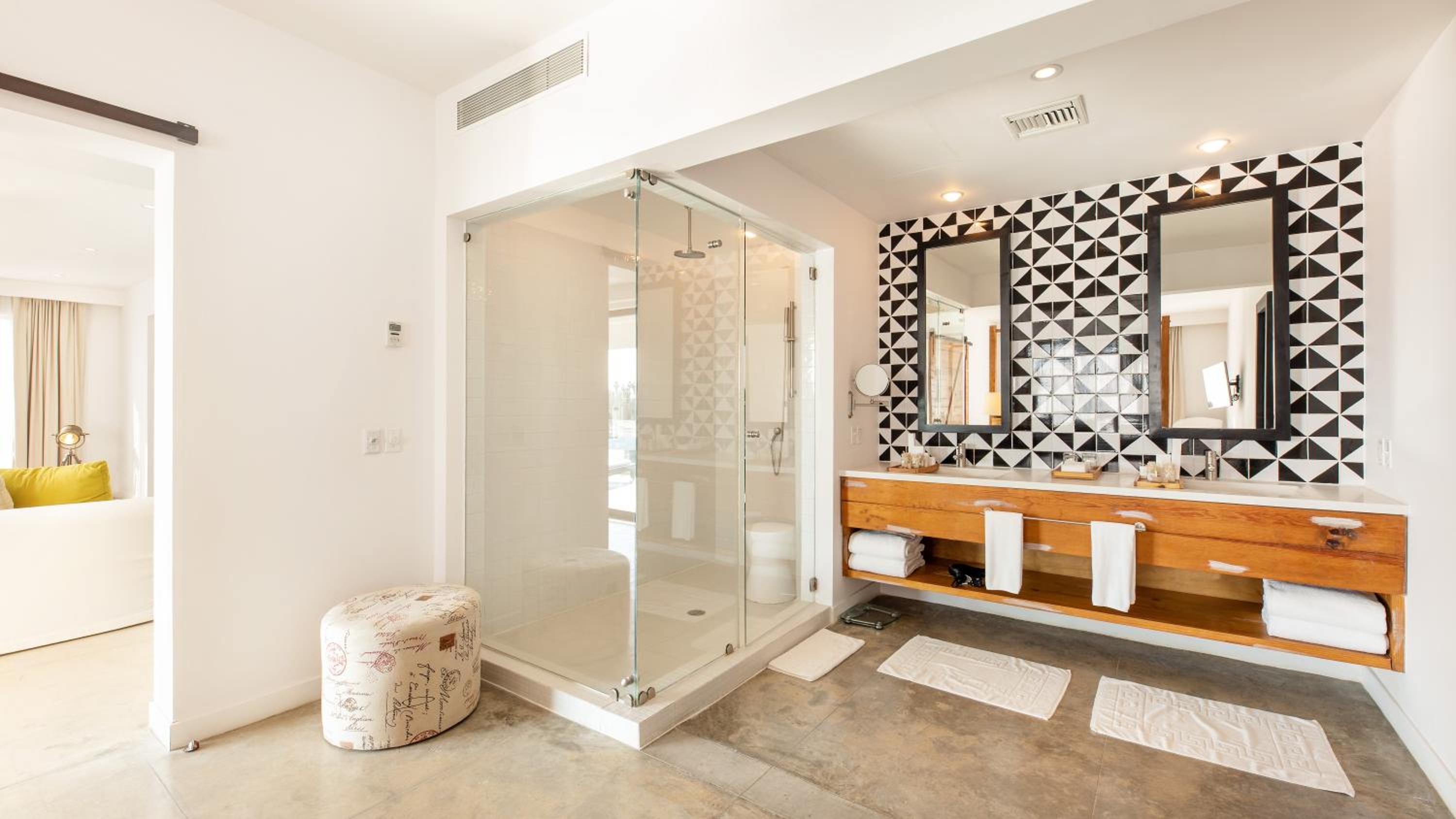 Two-Bedroom Suite - Photo 7