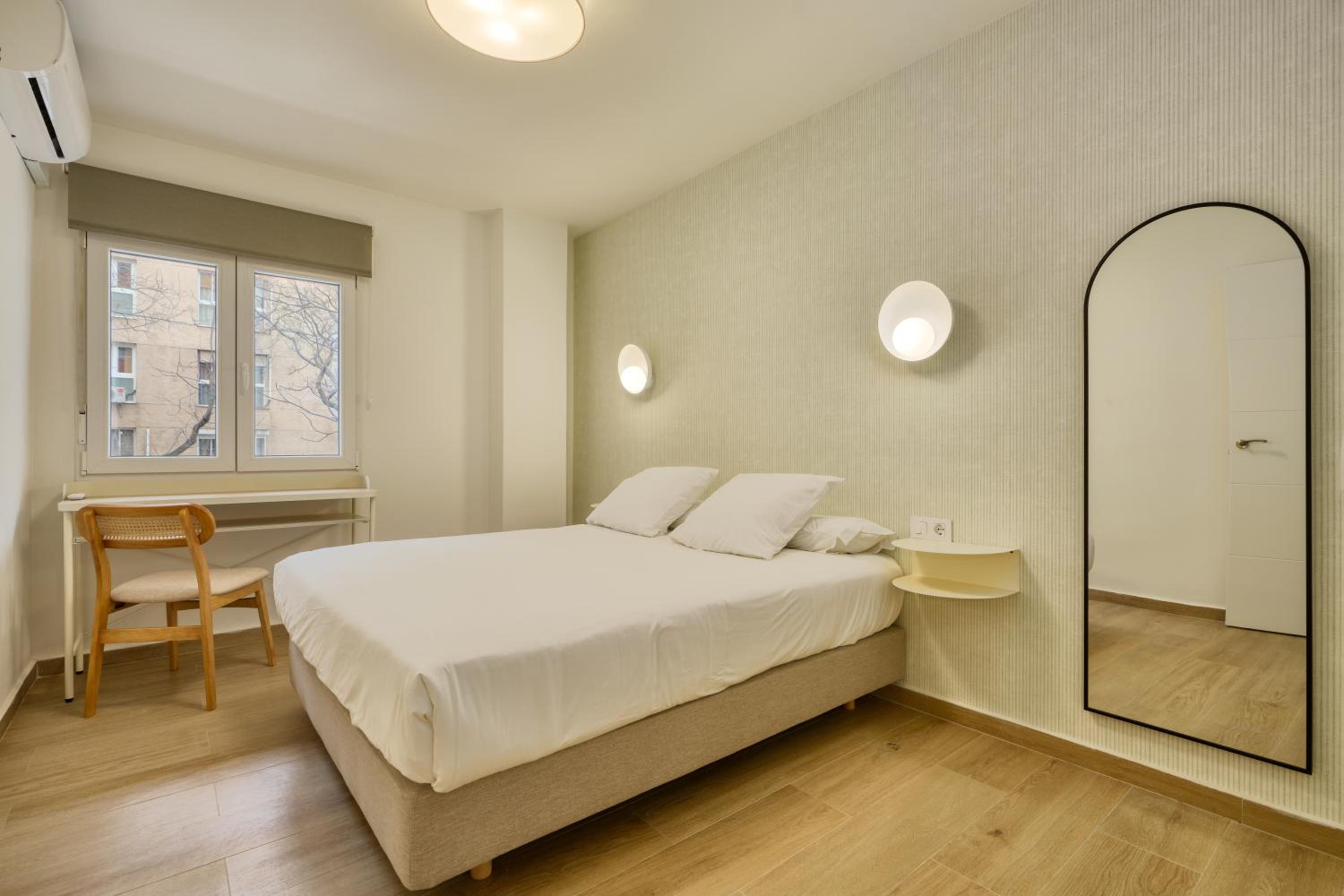 Two-Room Apartment - Photo 2