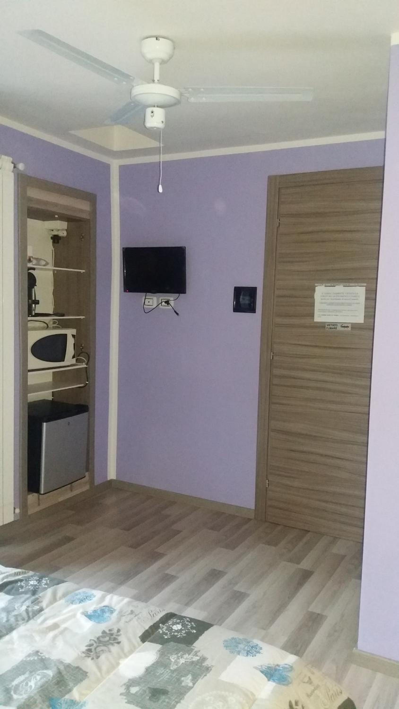 Deluxe Double Room - Photo 9