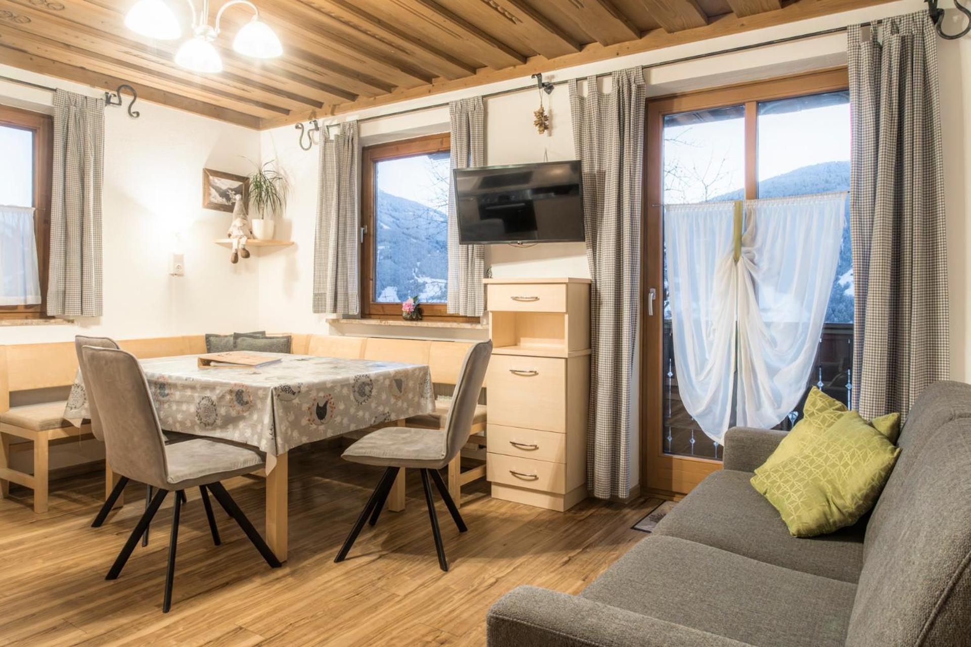 Apartment with Mountain View photo 1