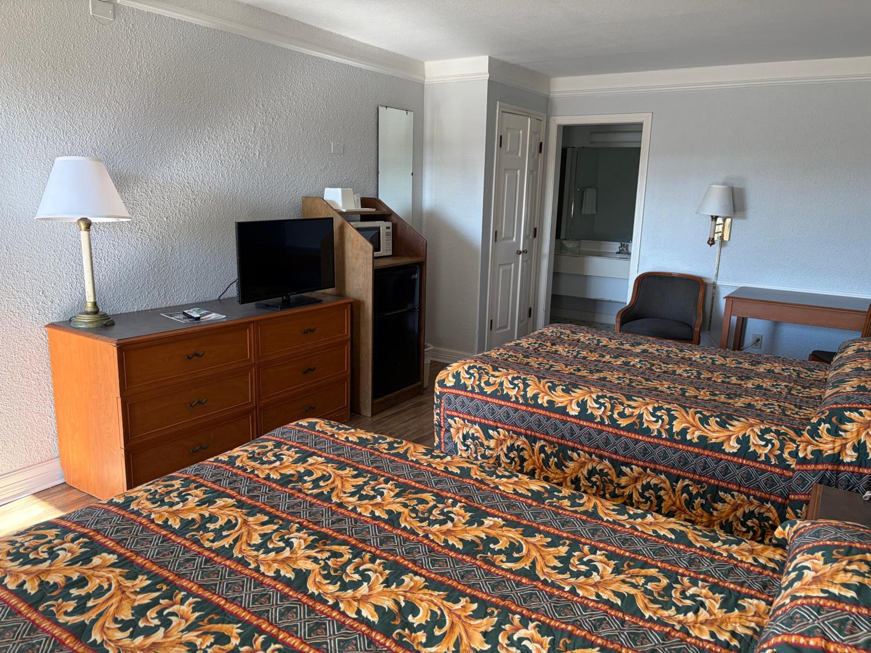 Double Room with Two Double Beds - Photo 3