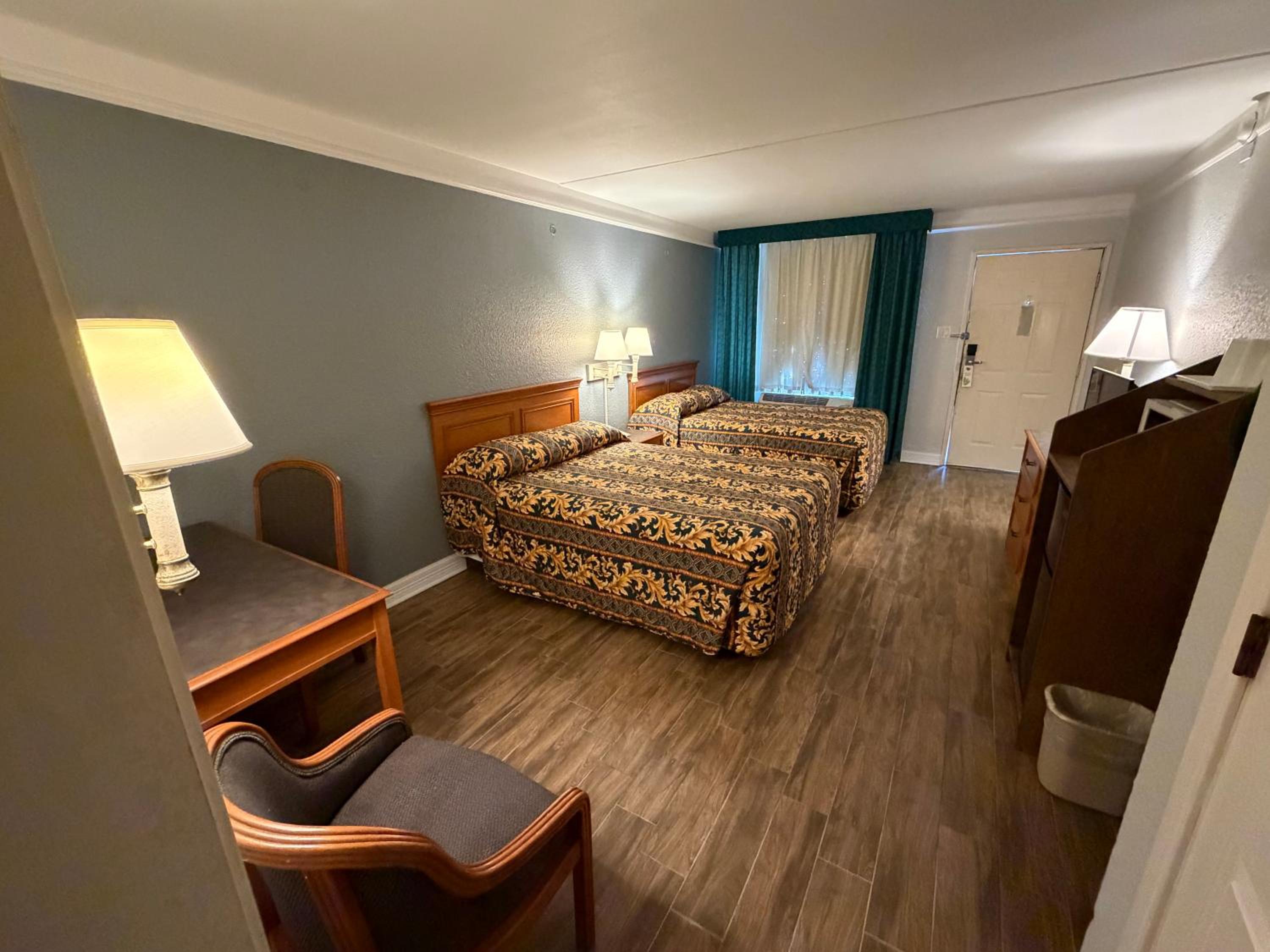 Double Room with Two Double Beds - Photo 4