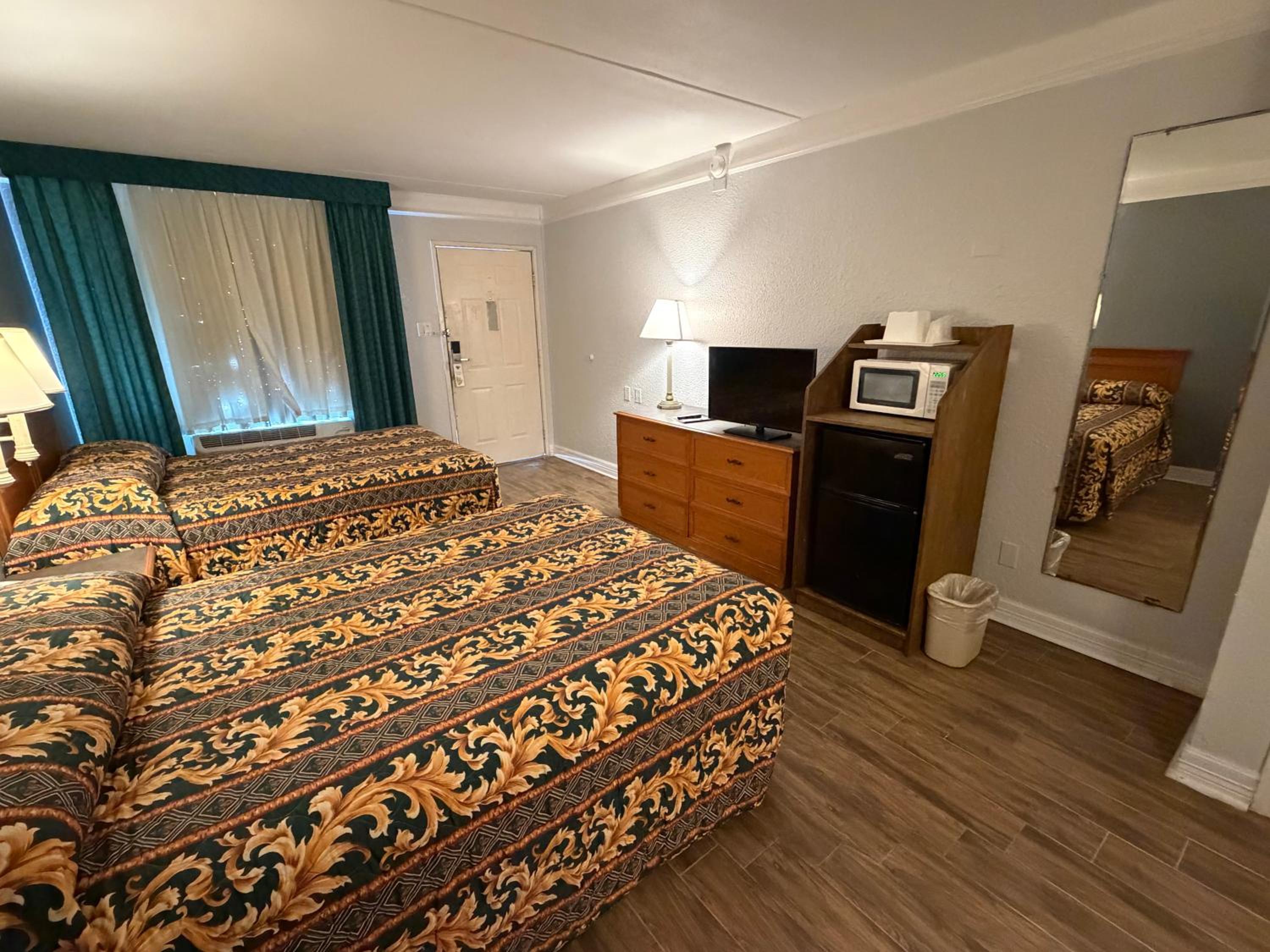 Double Room with Two Double Beds - Photo 6