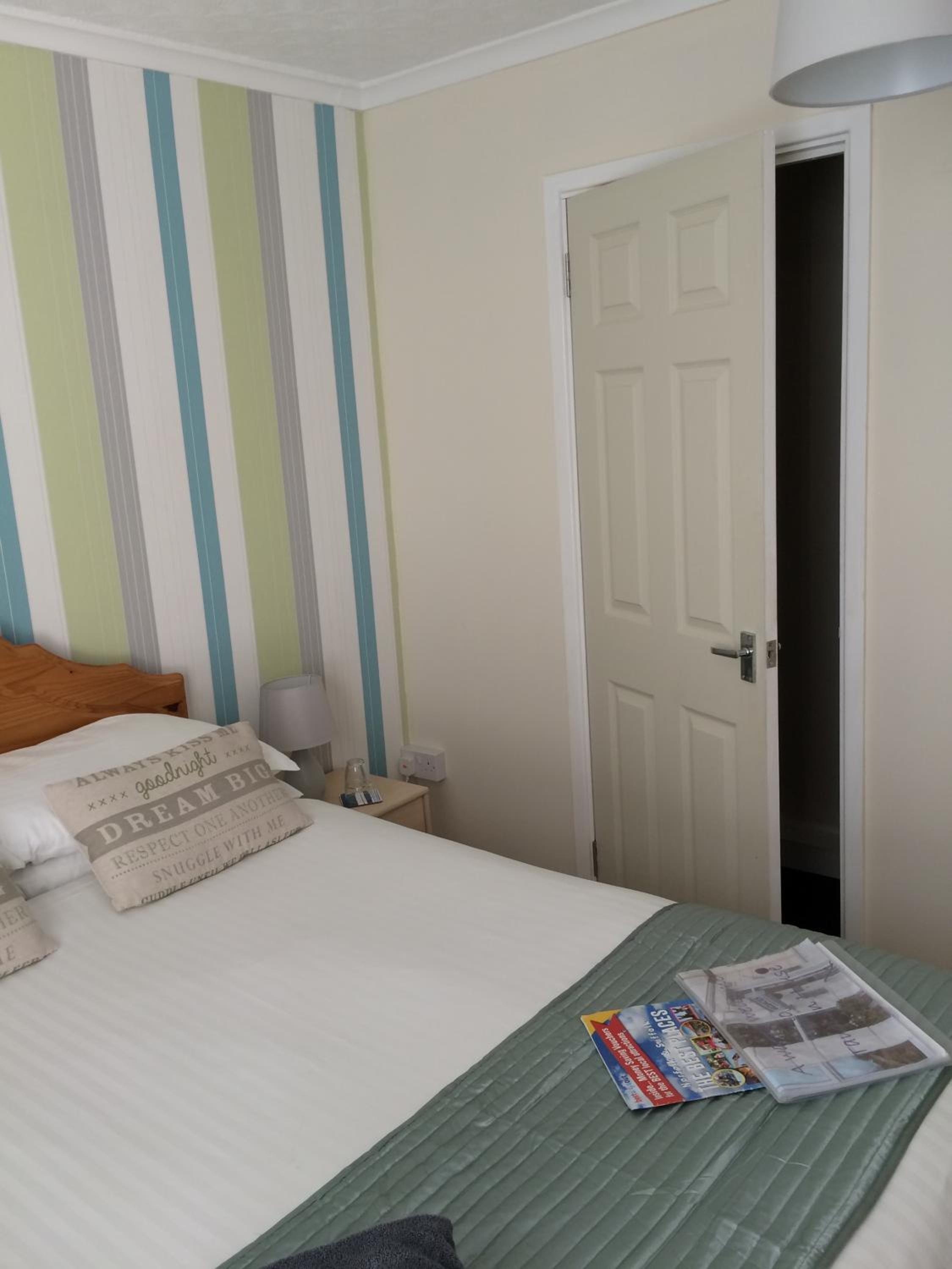 Double Room - Photo 10