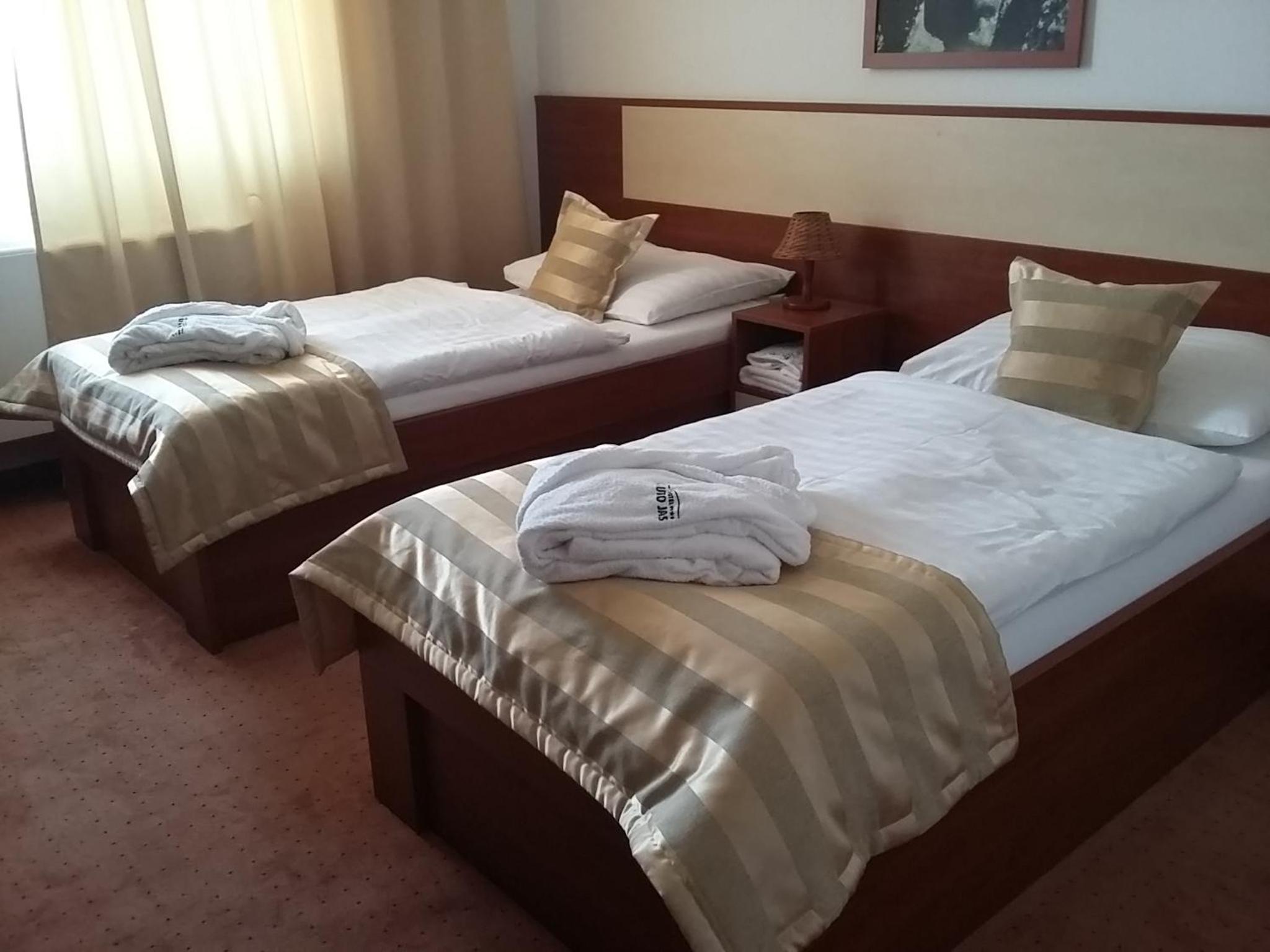 Standard Twin Room - Photo 1