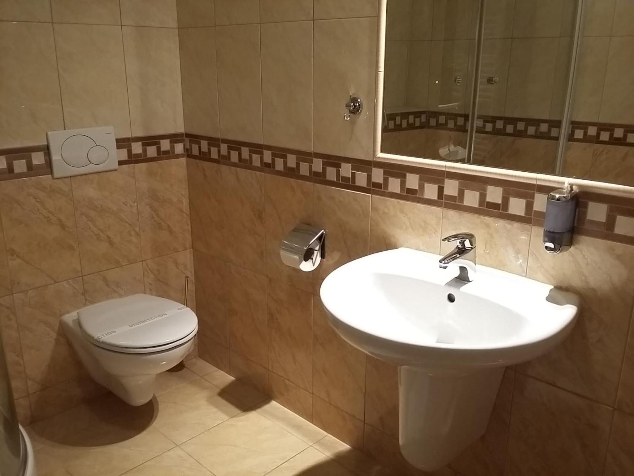 Standard Twin Room - Photo 4